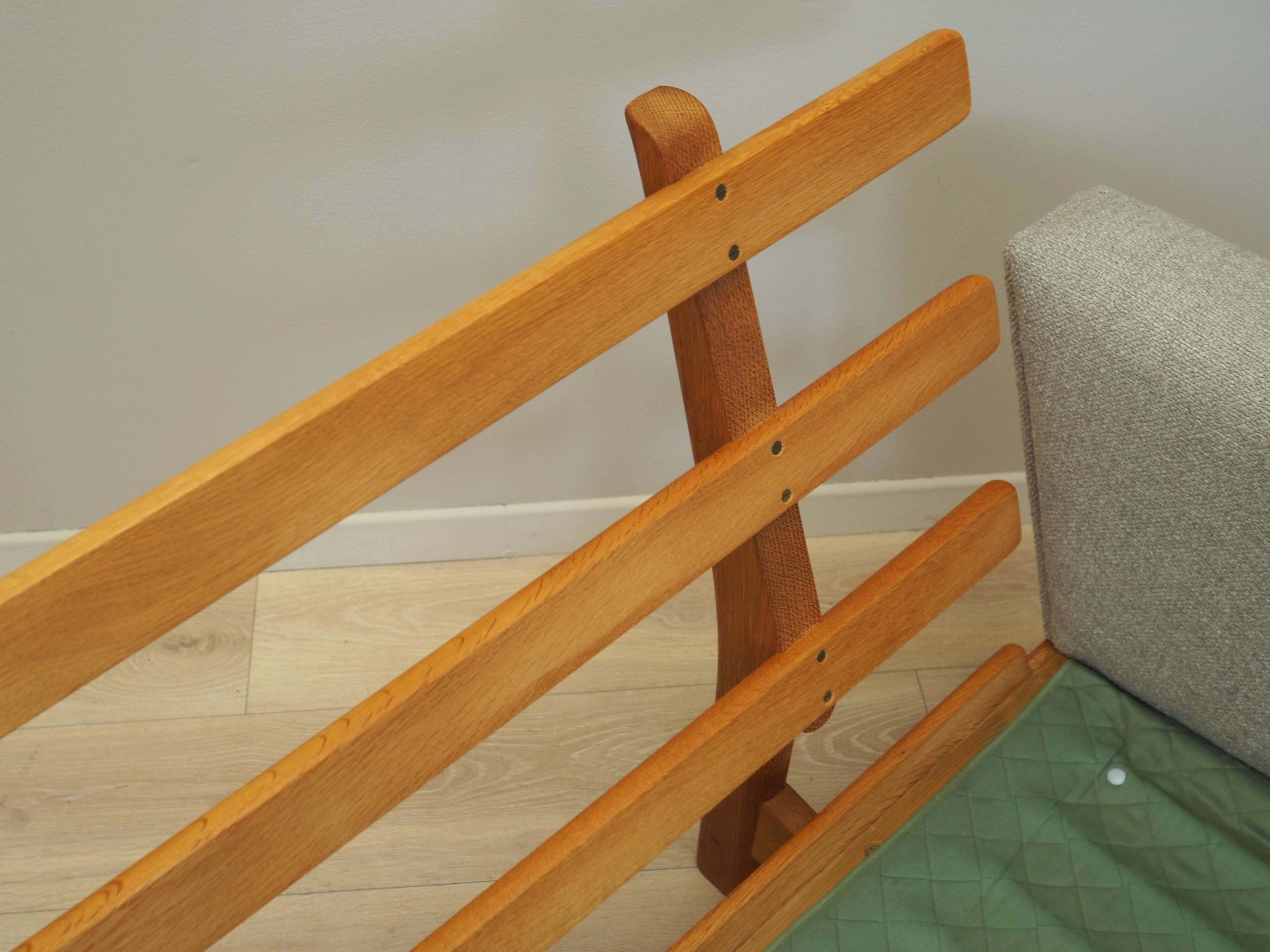 Canapé en frêne, années 1960, design danois, designer : Hans. J. Wegner, réalisation : Getama