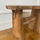Tabouret bas en bois brut