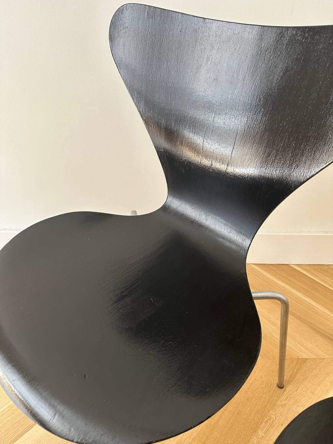 3 Arne Jacobsen Series 7 chairs