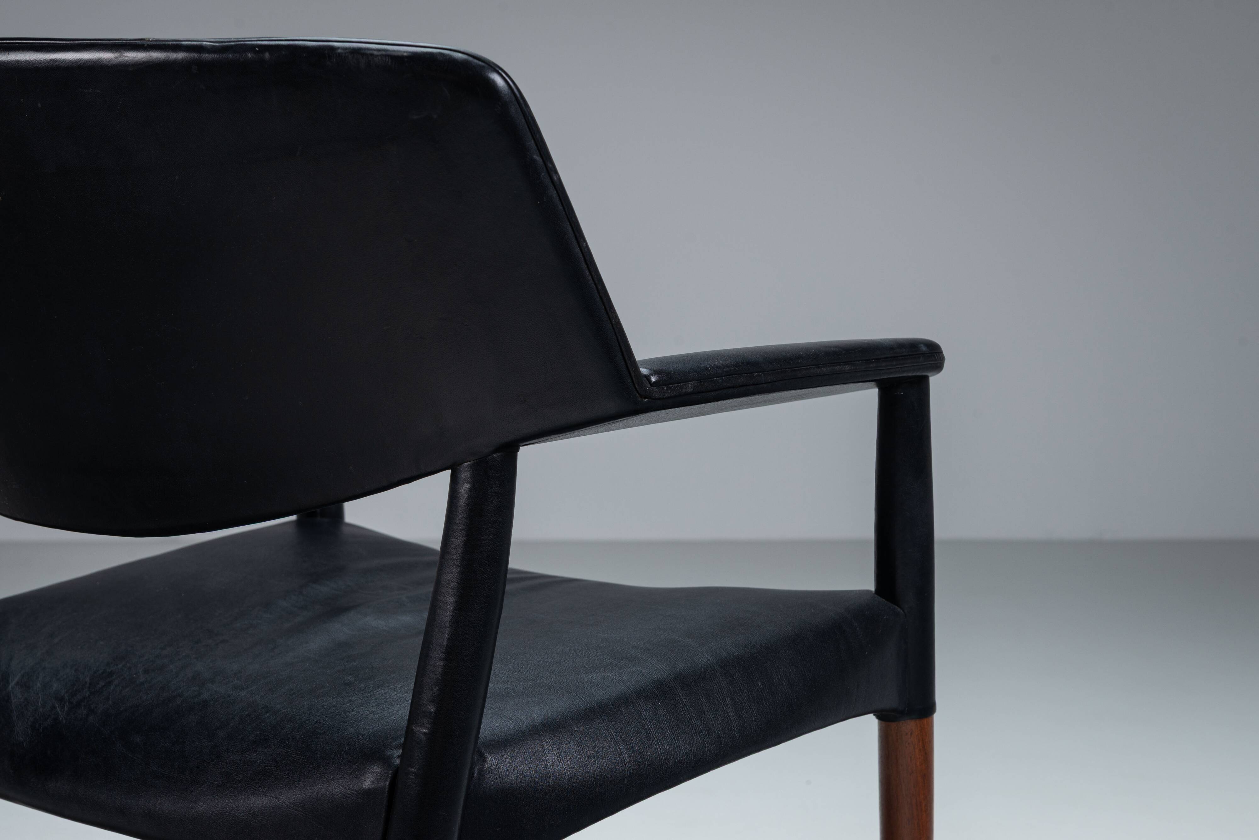 Mid-century armchair designed by Ejnar Larsen & Aksel Bender Madsen for Wil