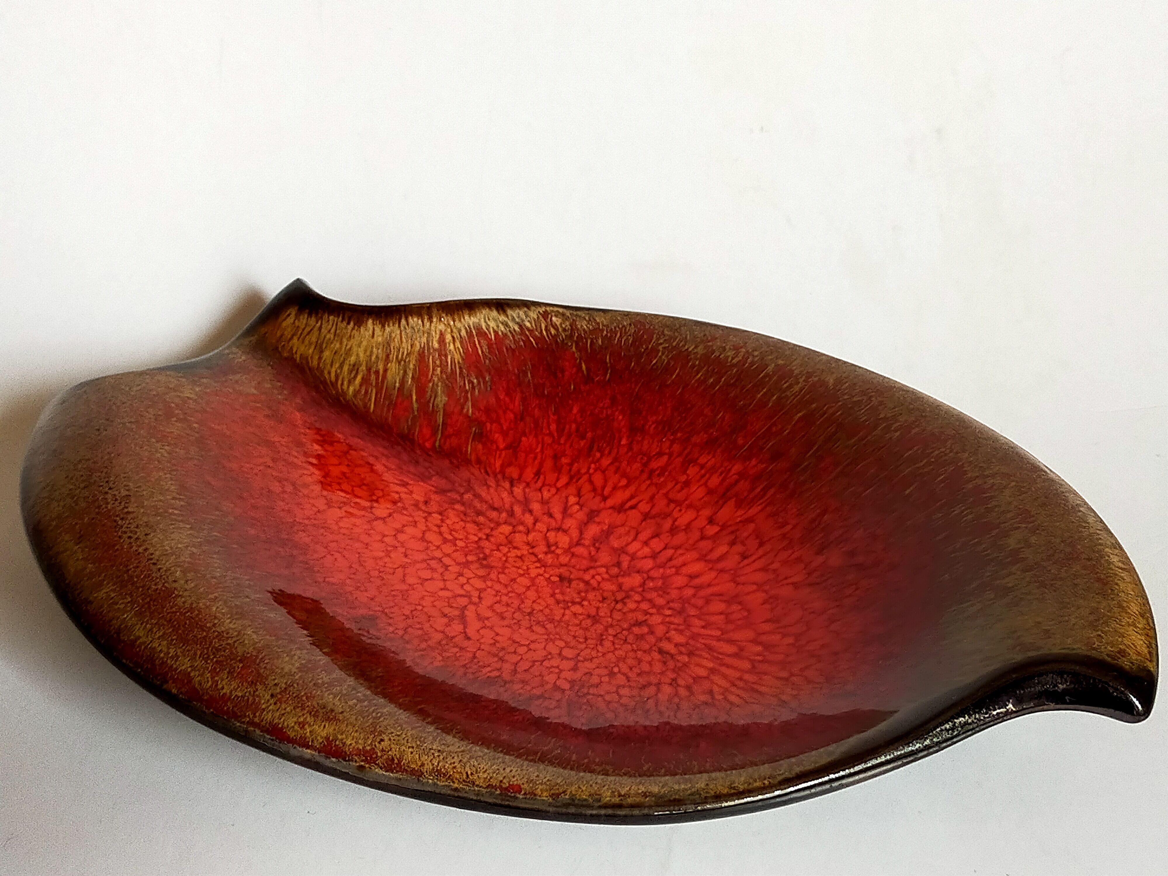 Free-form vacuum-pockets metal enamel French