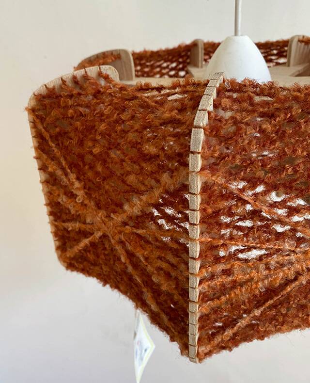 Stretched wool and wood suspension