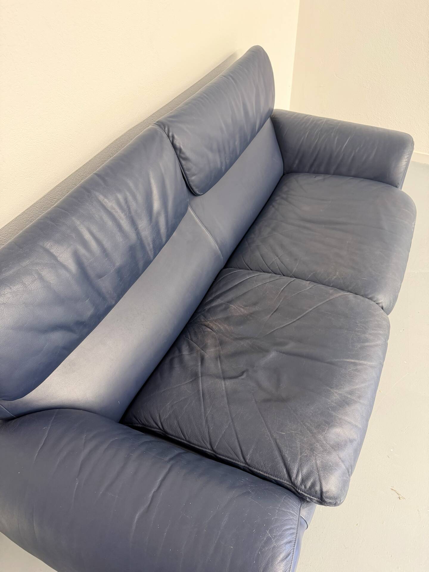De Sede ds-2011 vintage leather sofa for 2/3 people, 1980s design.