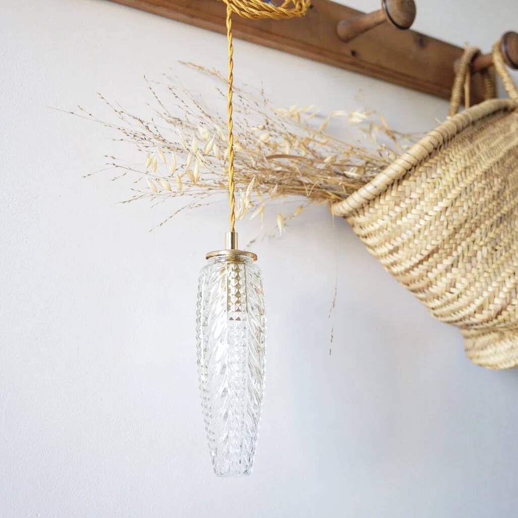 Chiseled glass suspension