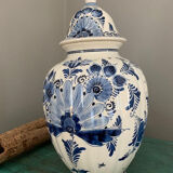 Vase couvert de Delft