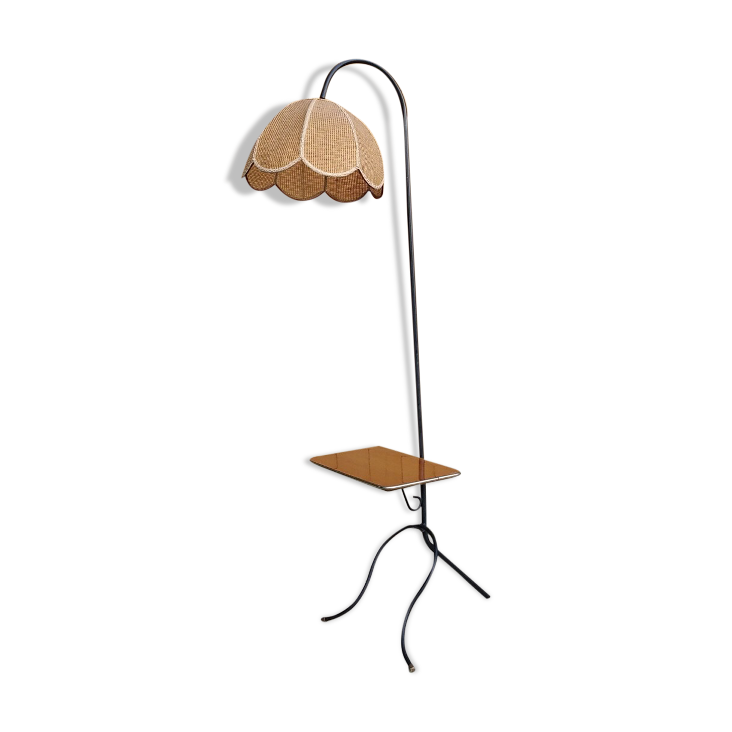 E-reader with tablet and tripod foot