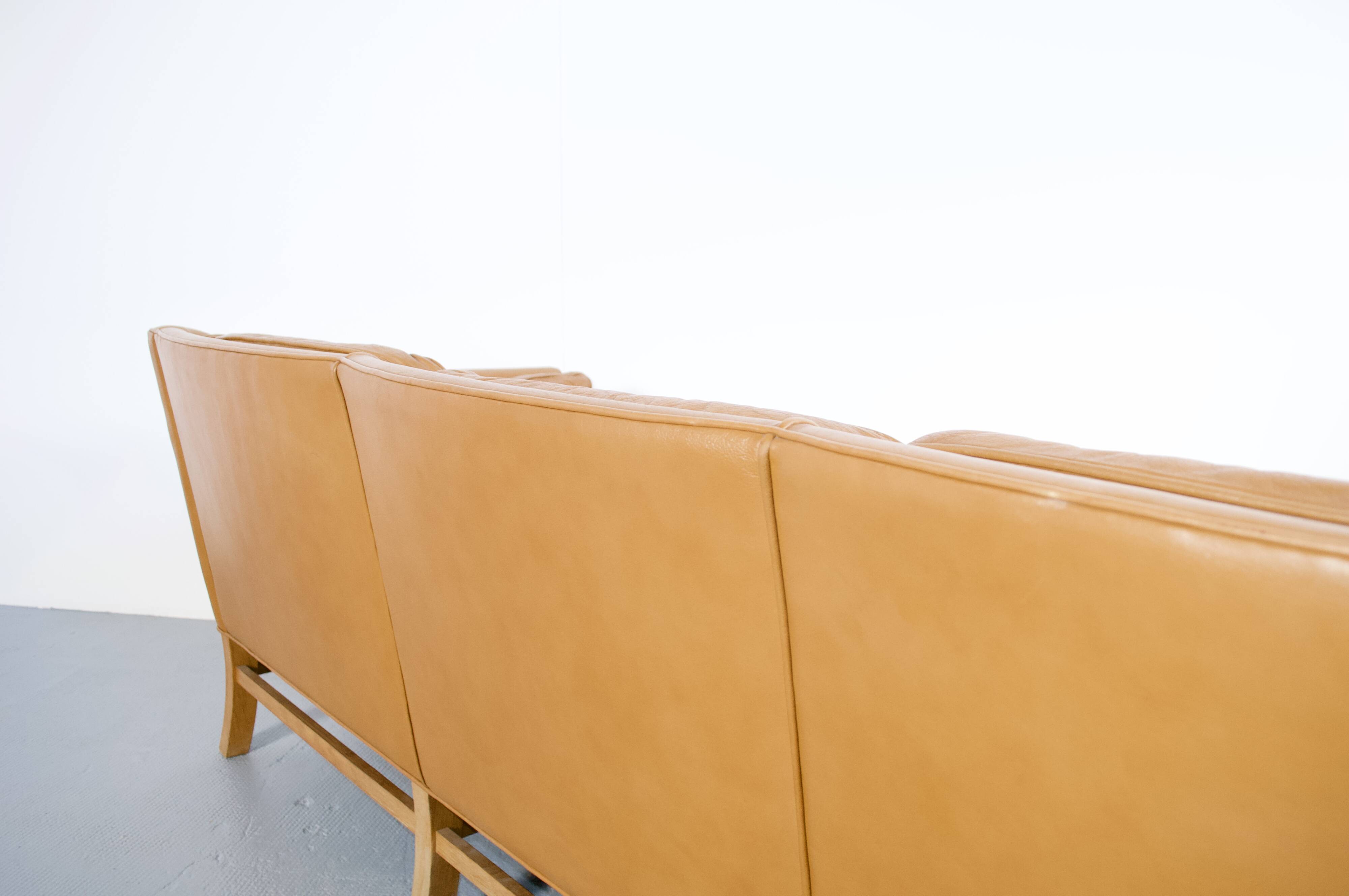 3-seater sofa in cognac leather, Georg Thams, 1960s, Grant Mobelfabrik, publisher