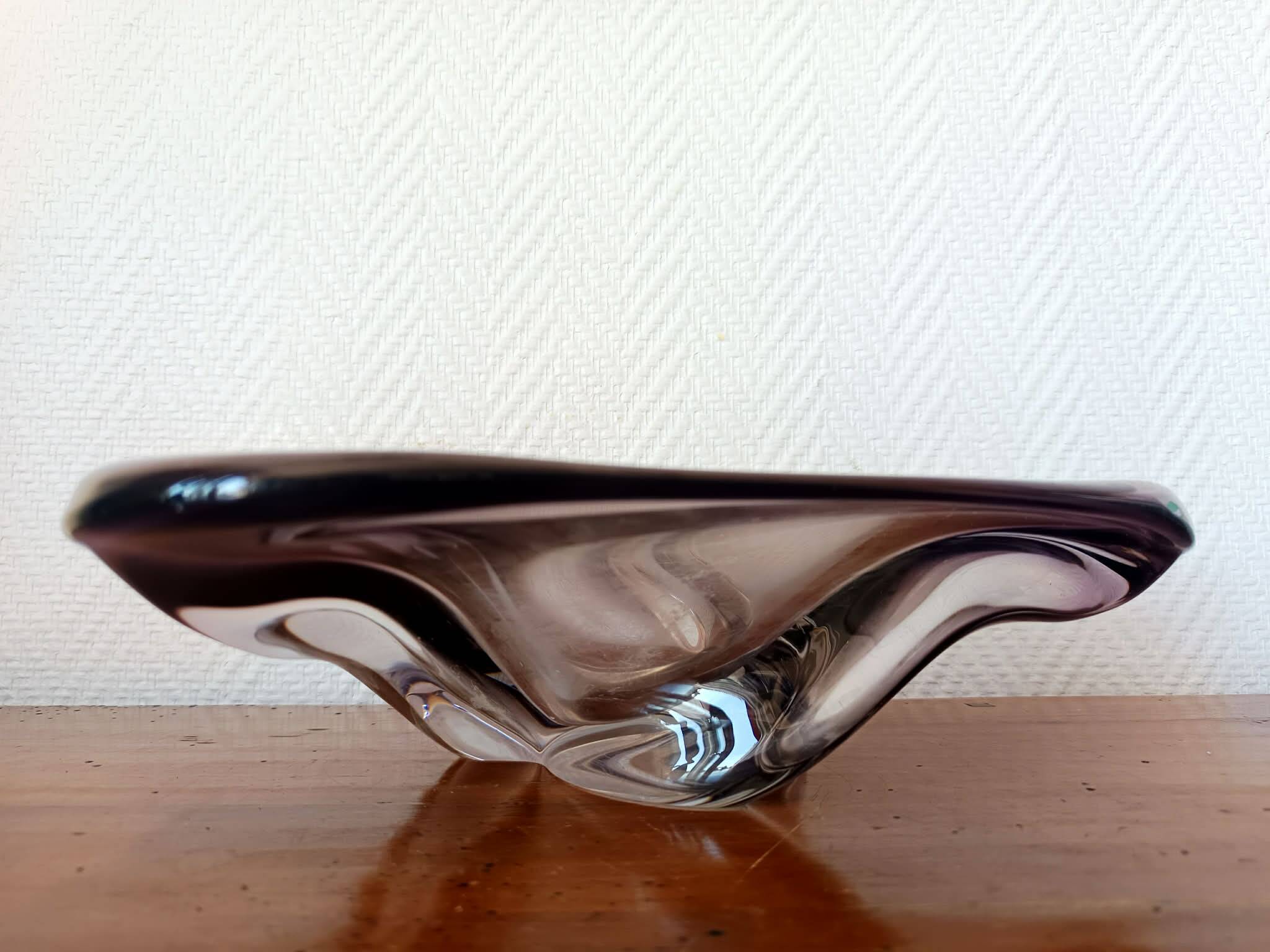 Cendrier ou vide proche en verre épais vintage, dans le style des créations