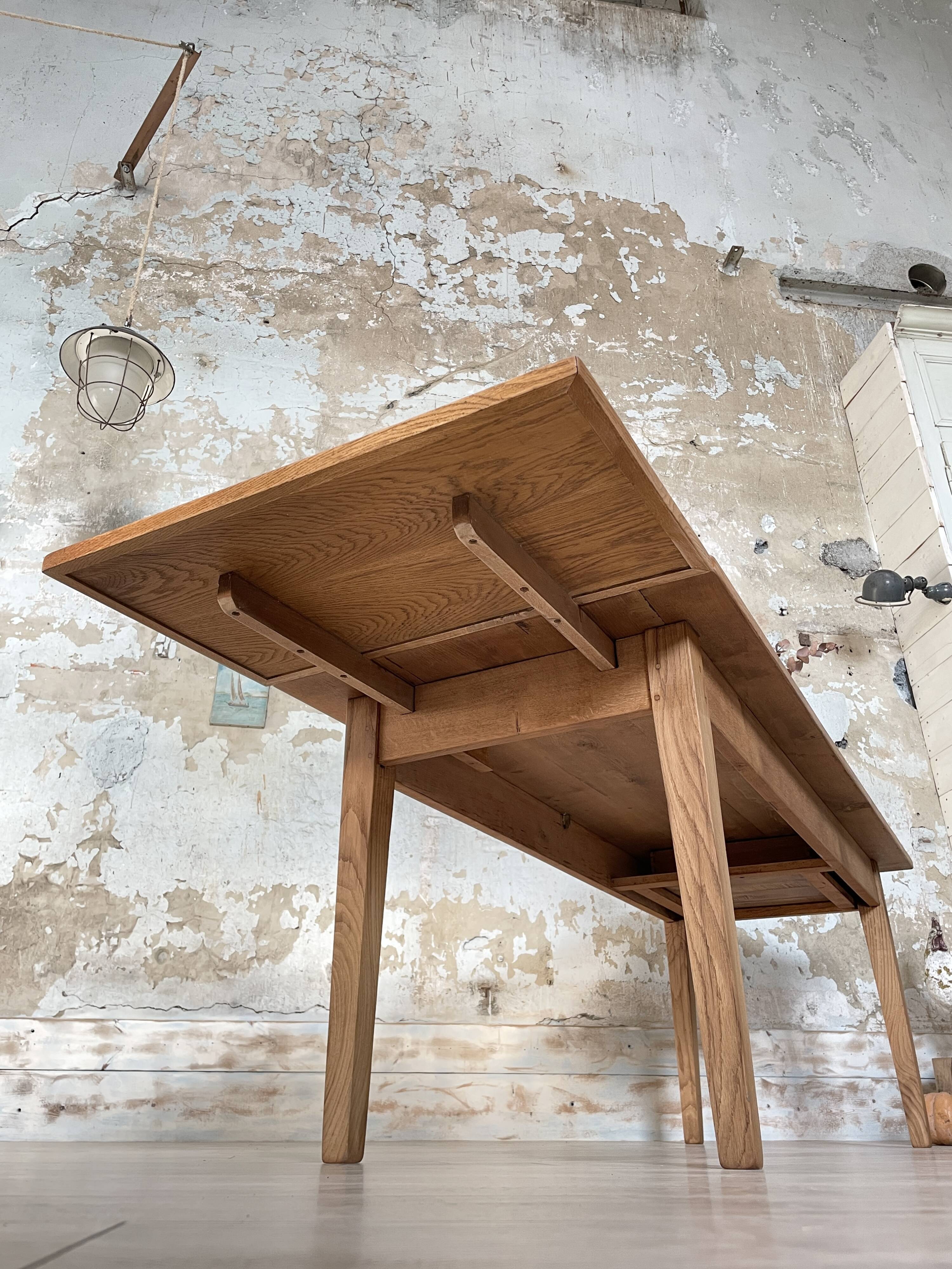 Vintage farmhouse table in solid oak.