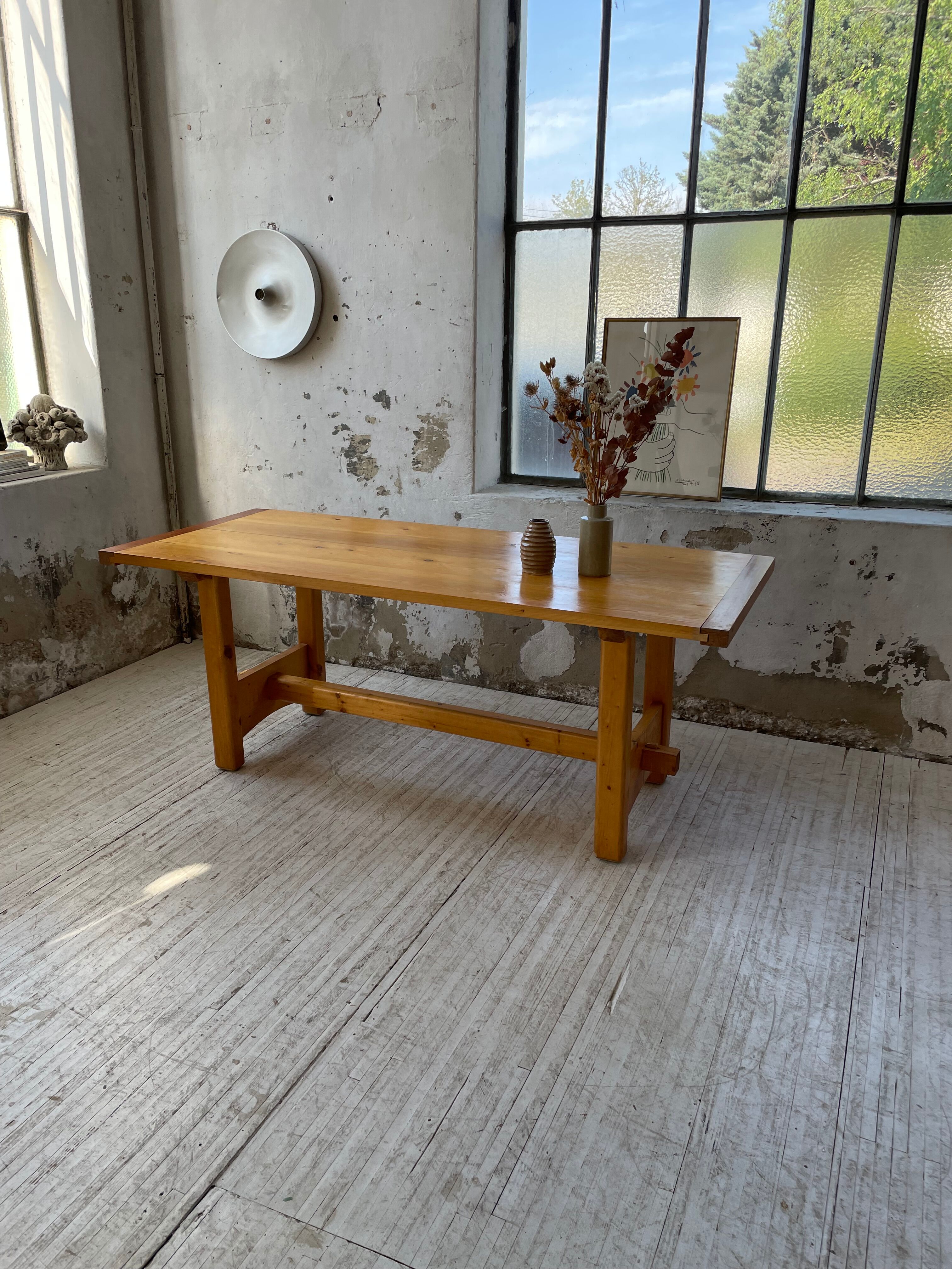 Mountain furniture table in pine 2m