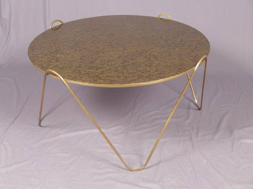 Circular coffee table in gold églomisé glass and brass. Italy 1960s