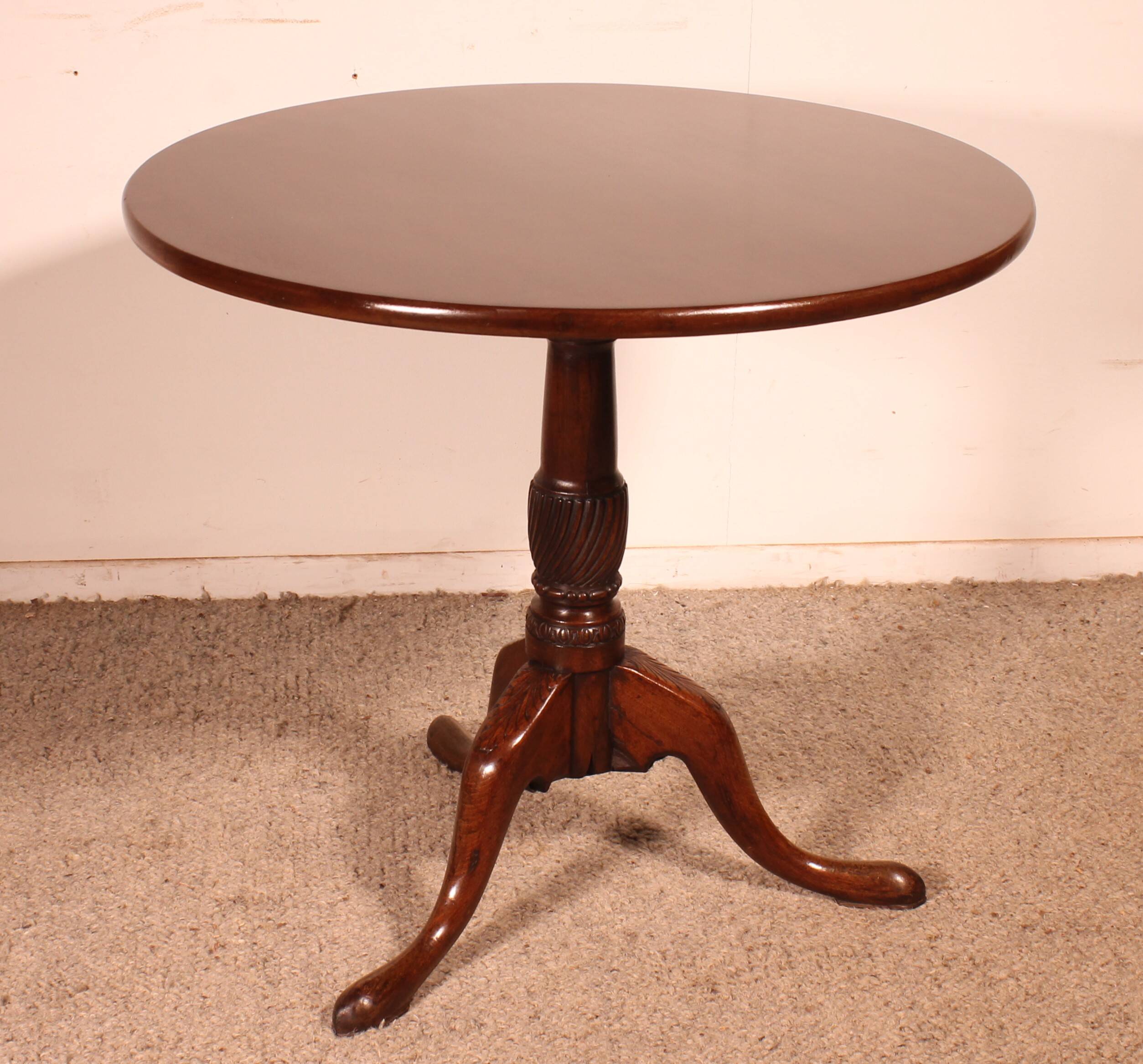 Mahogany Gueridon with a single-piece top - 18th century