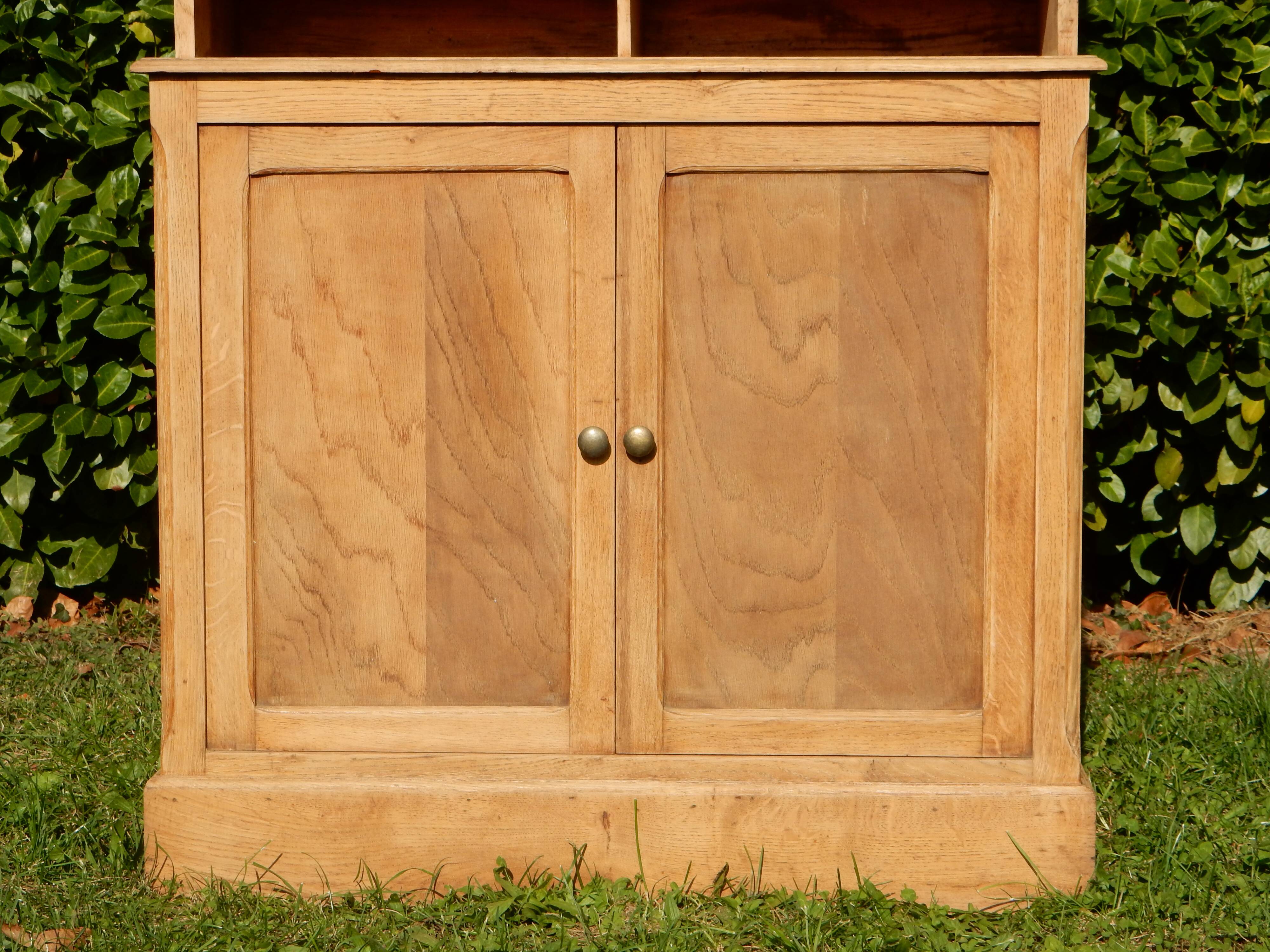 Superbe ancien meuble de métier à casiers et placard en chêne massif