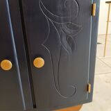 chevet relooké bleu profond et bois