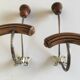 Paire de patères papillon en bois tourné 1920