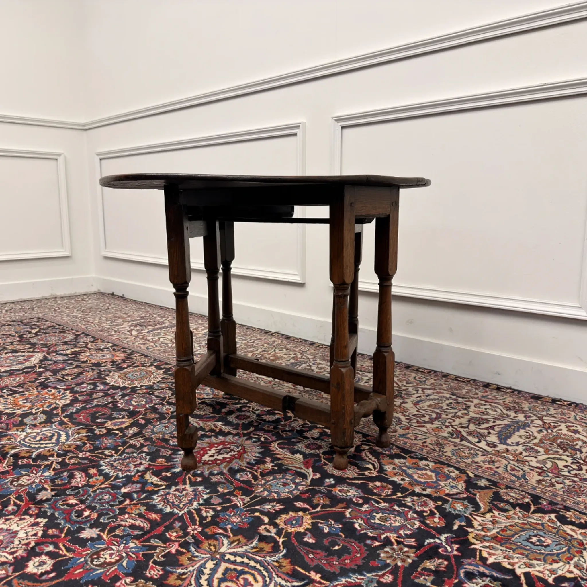 Table d'appoint en cerisier français antique