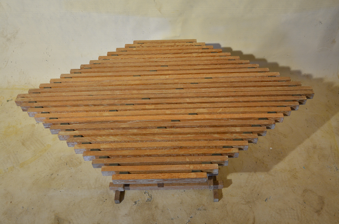 Table ajourée en bois 1980