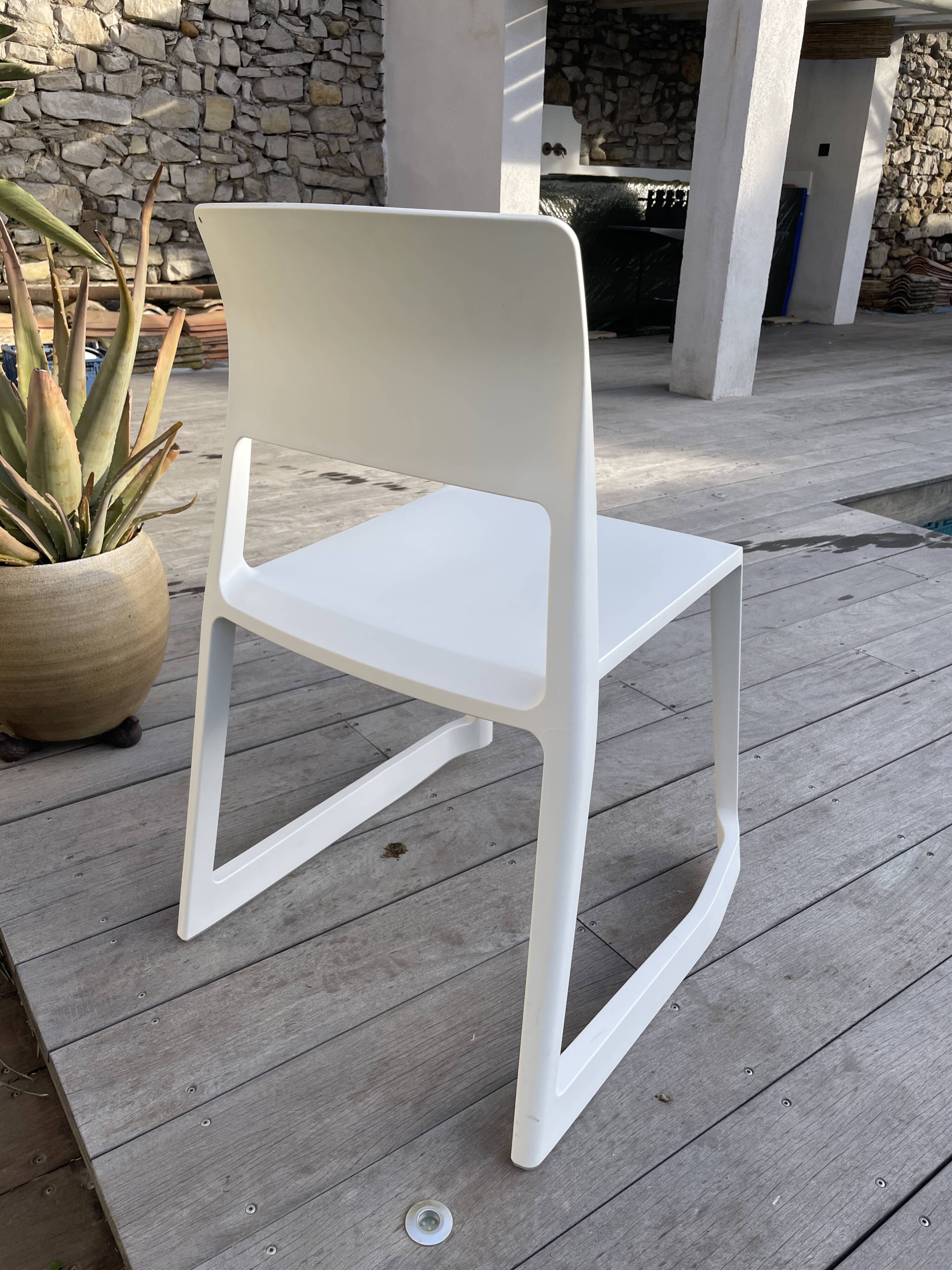 Vitra Tip Ton chair in white – design by Barber & Osgerby