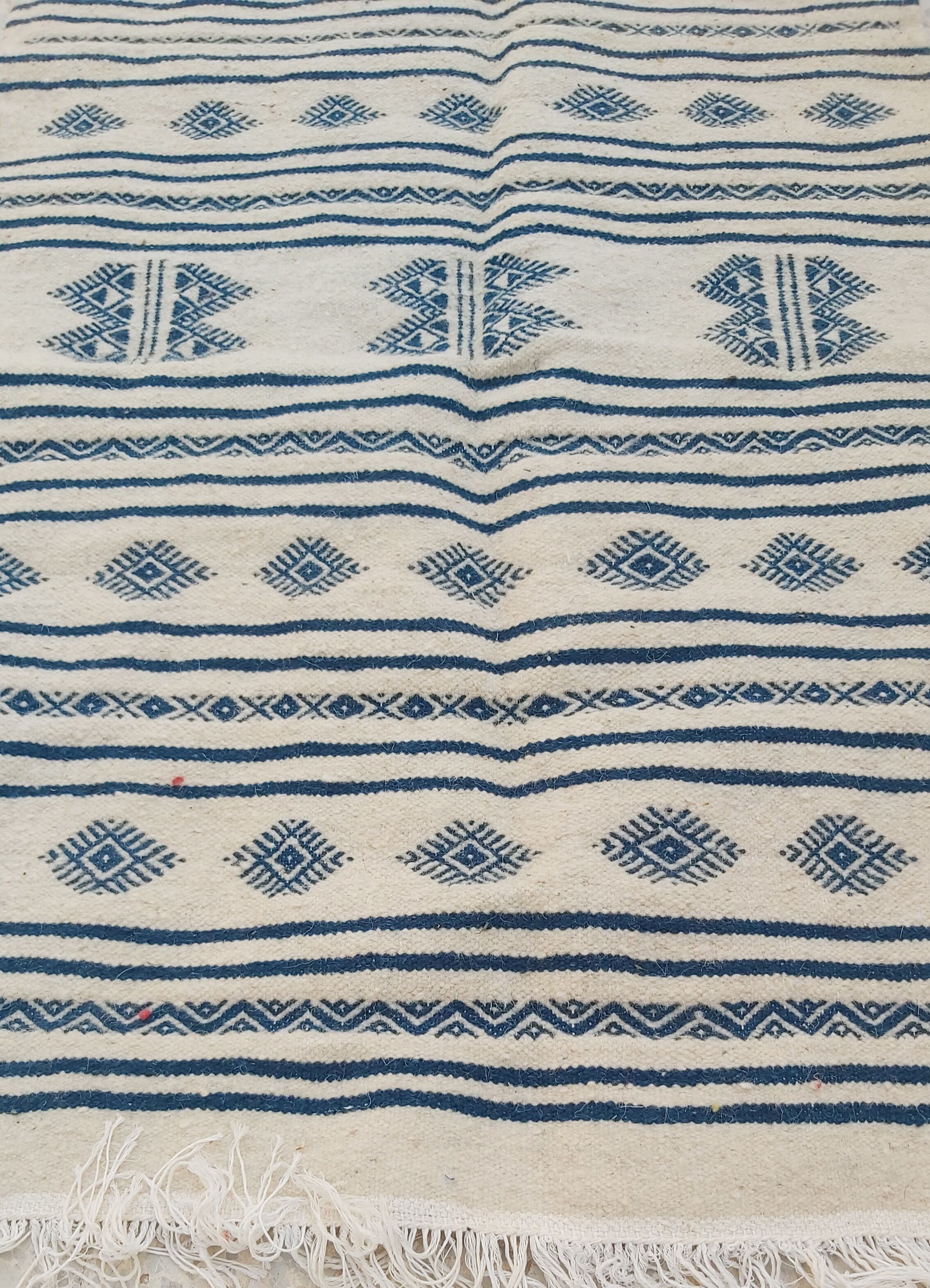 Hand-woven white and blue kilim carpet  75x125cm