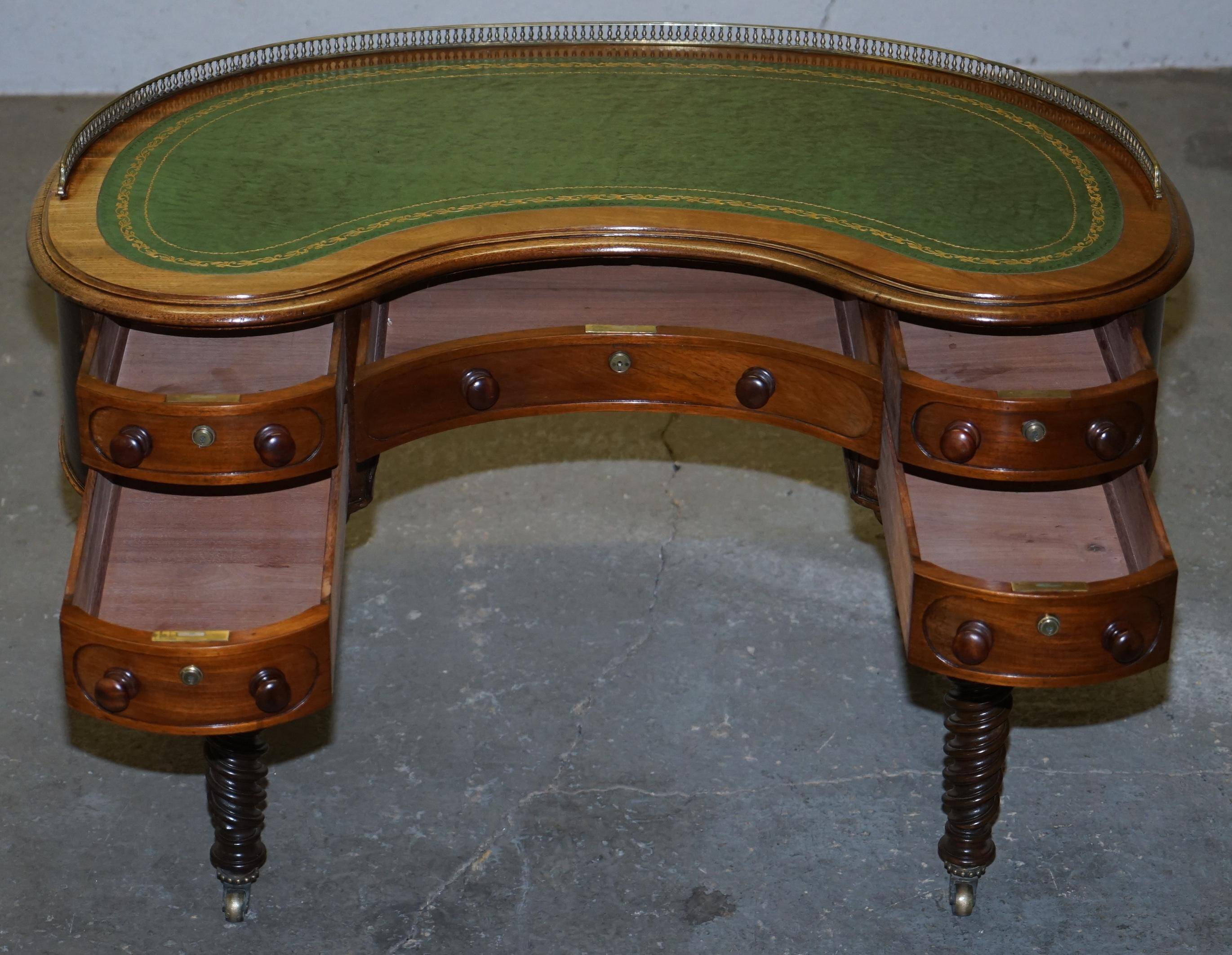 Bureau Kidney de Campagne Militaire Regency de Gillow's of Lancaster avec Galerie en Laiton