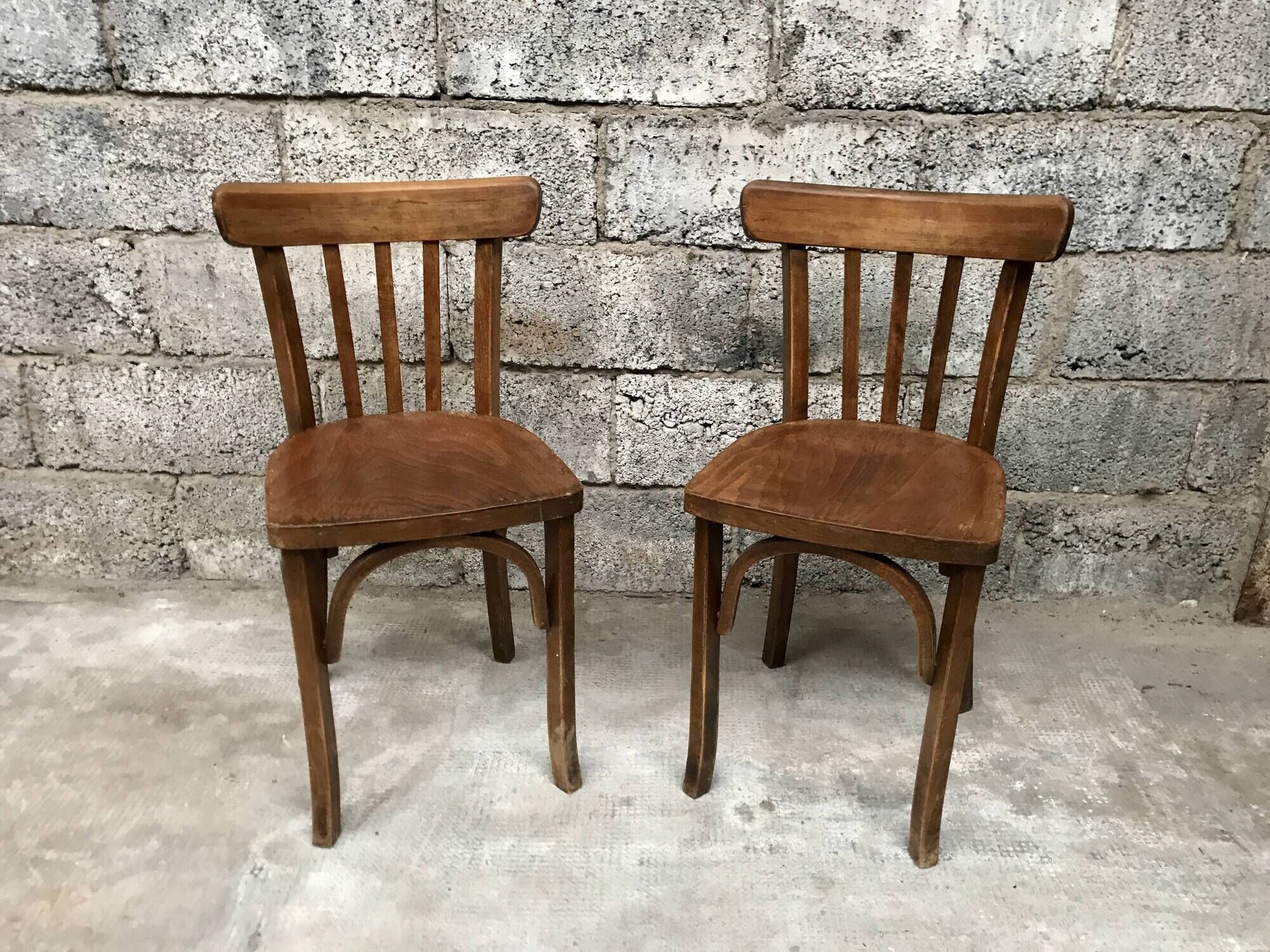 Pair of bistro chairs troquet Parisien in curved wood 1950