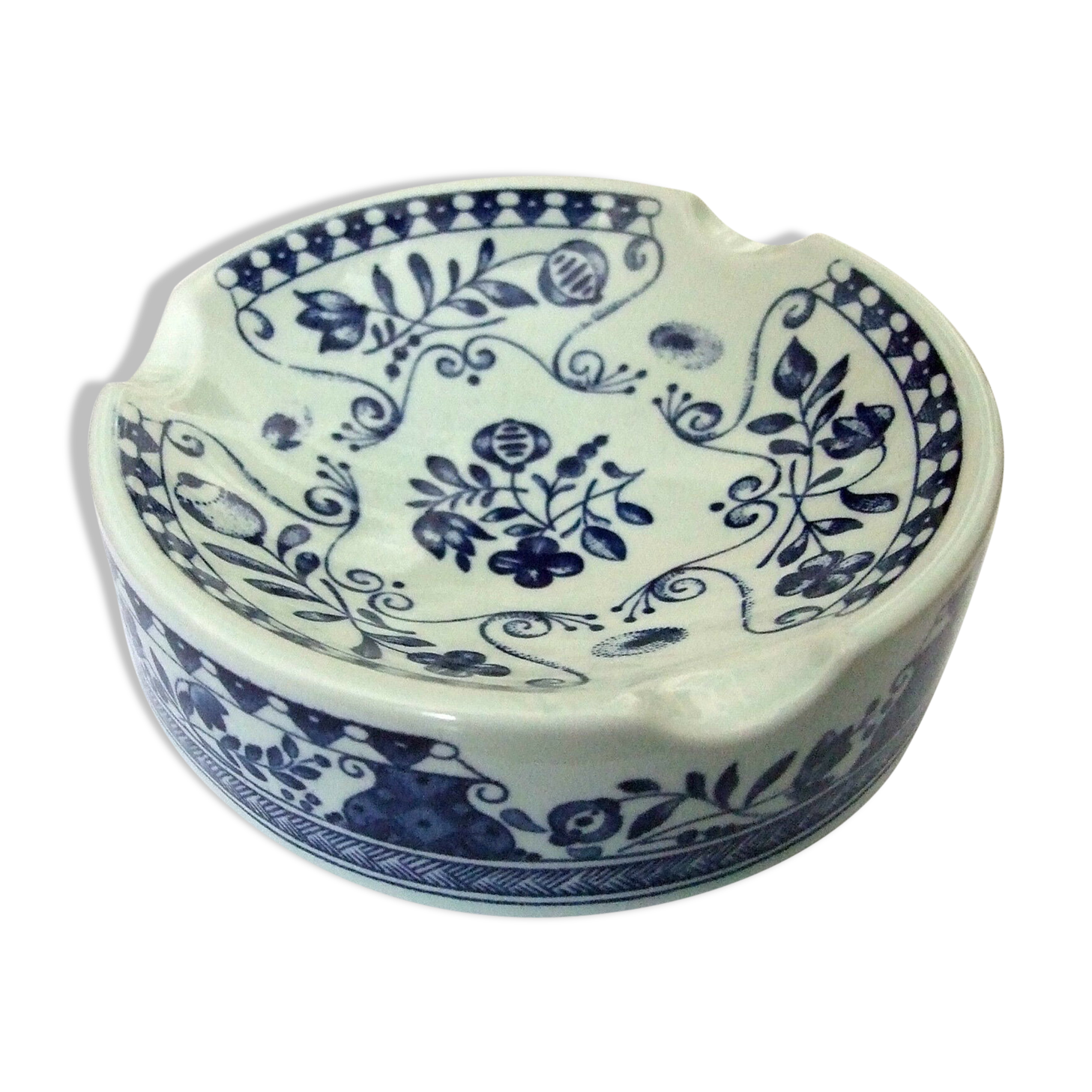 Delfts King Gustav Maastricht earthenware ashtray