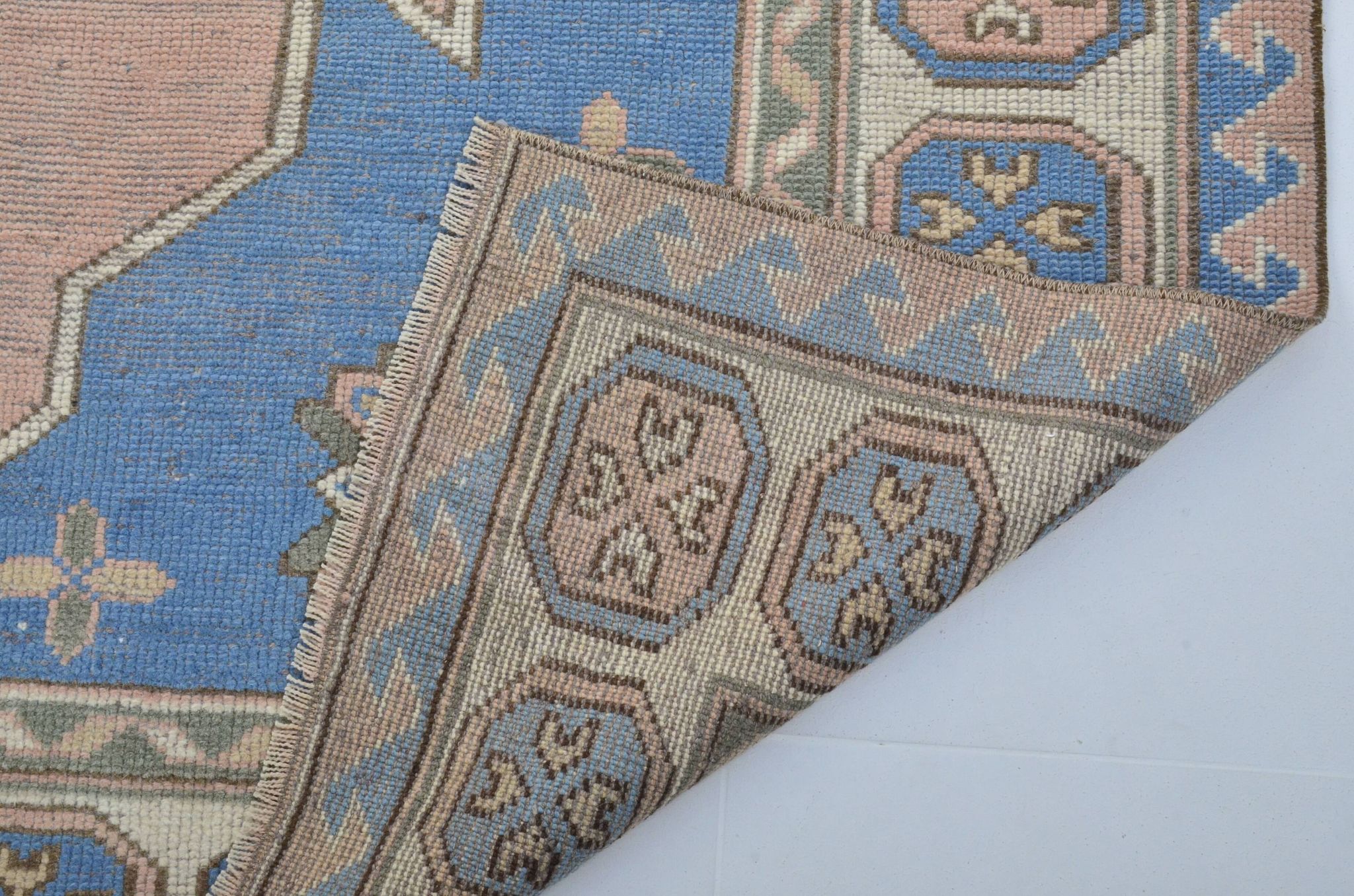 Anatolian floral patterned Oushak rug, reference 3571