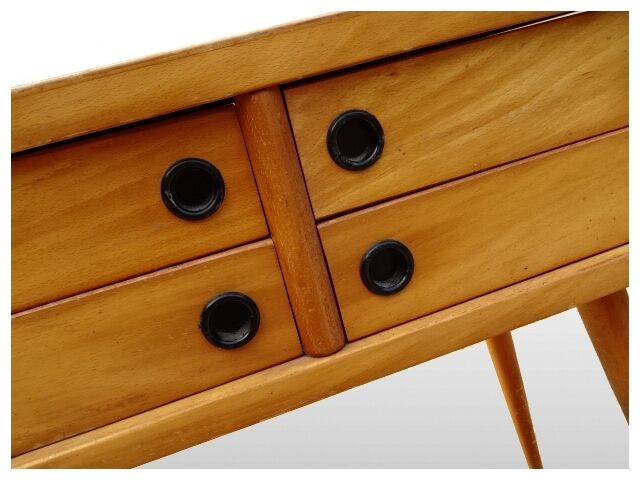 Travailleuse couturière vintage années 1950-1960