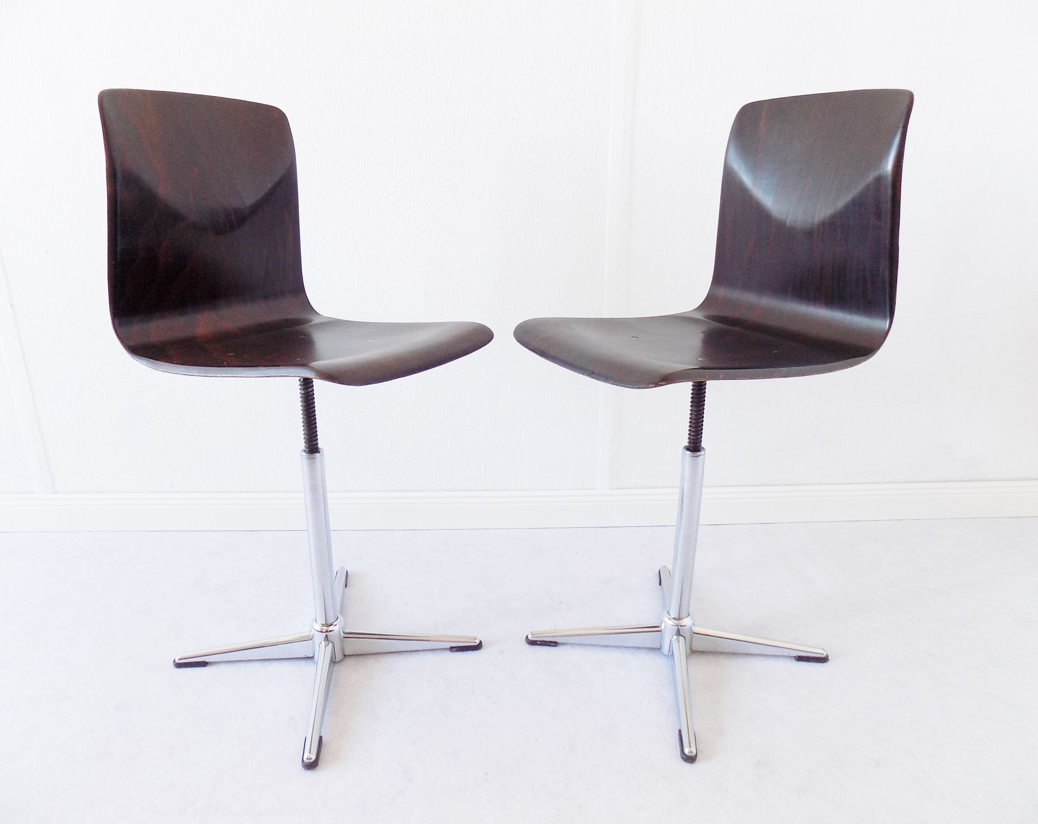 Set of 2 Thur Op chairs