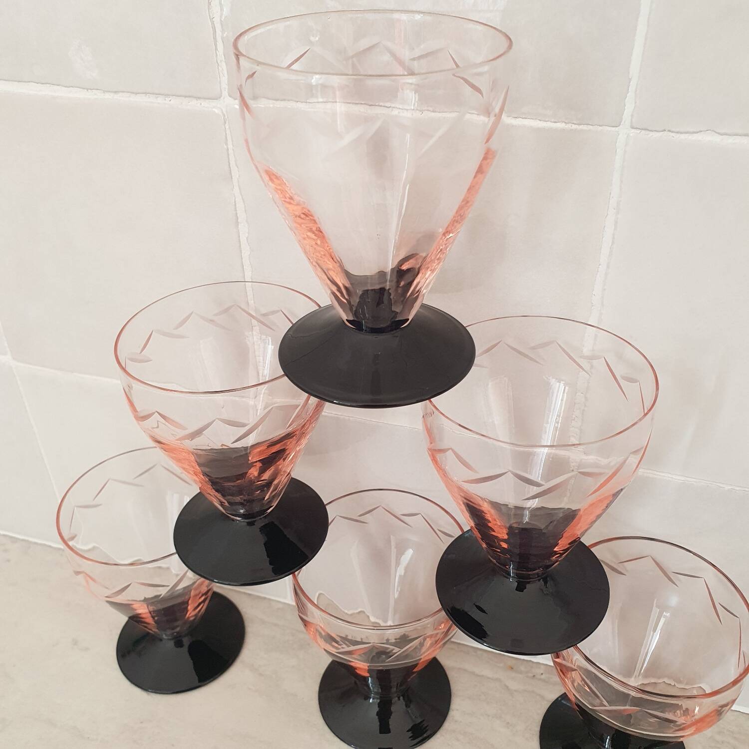 Verre Art déco gravé rose et noir
