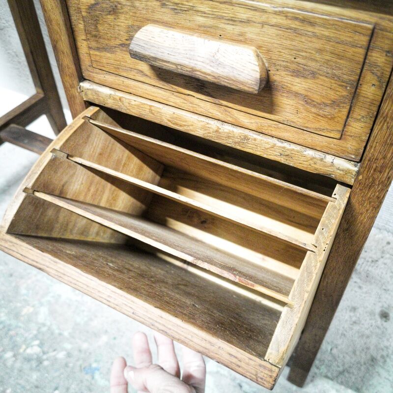 Desk minister for children