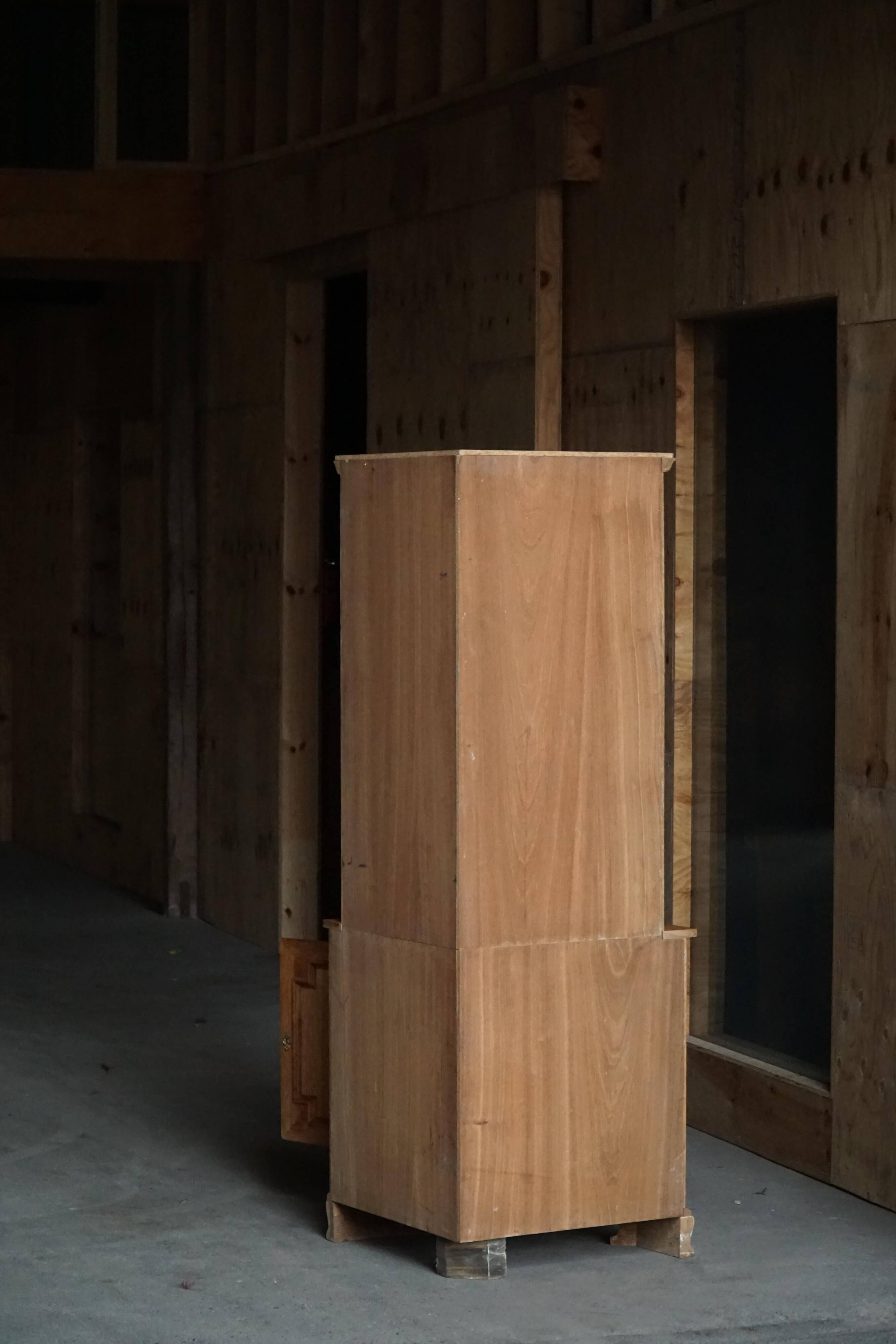 Mid-century Danish corner cabinet in oak with leaded glass, 1940s.