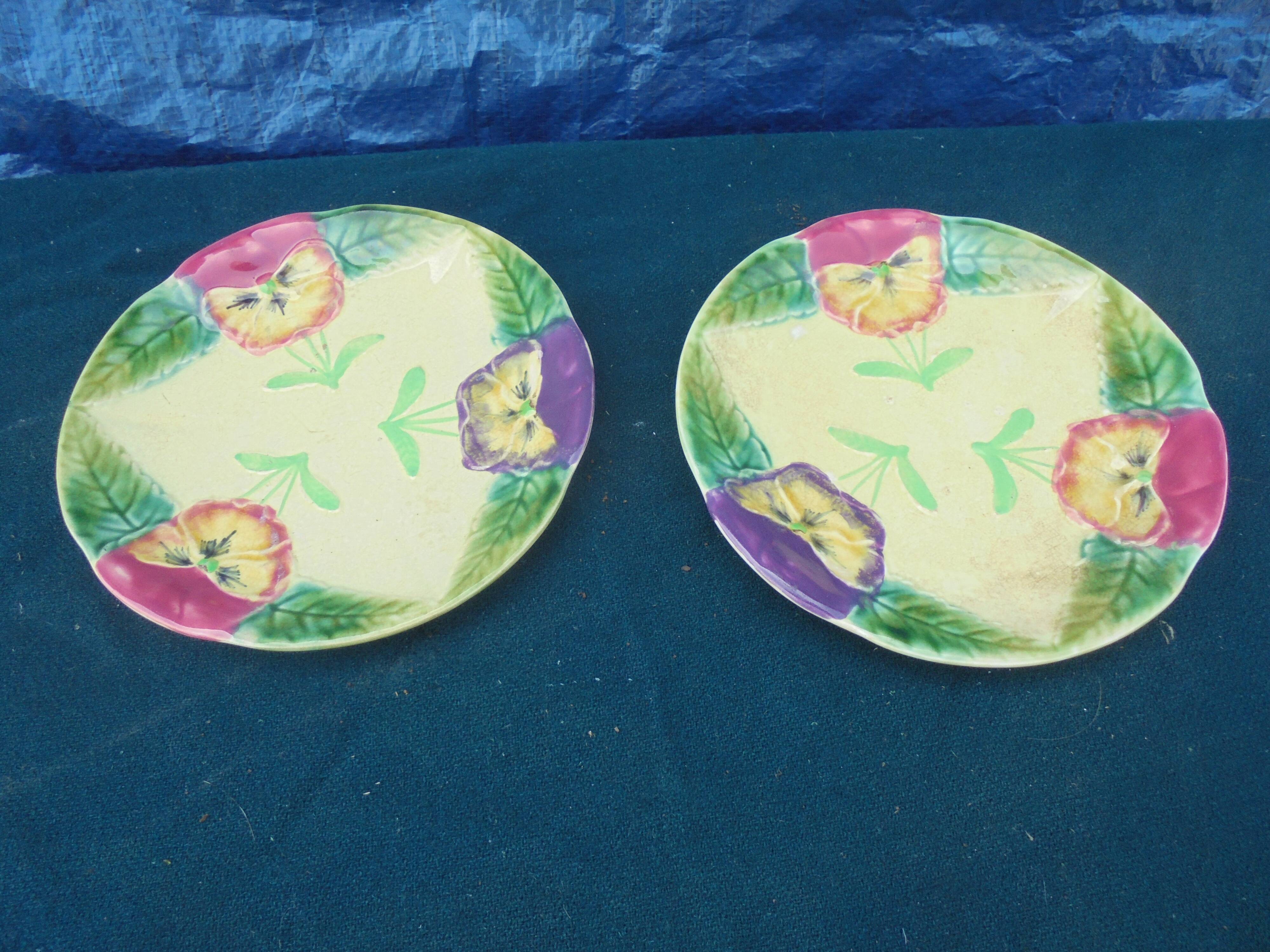 2 Plates in Barbotine Choisy le Roi décor de Pensées