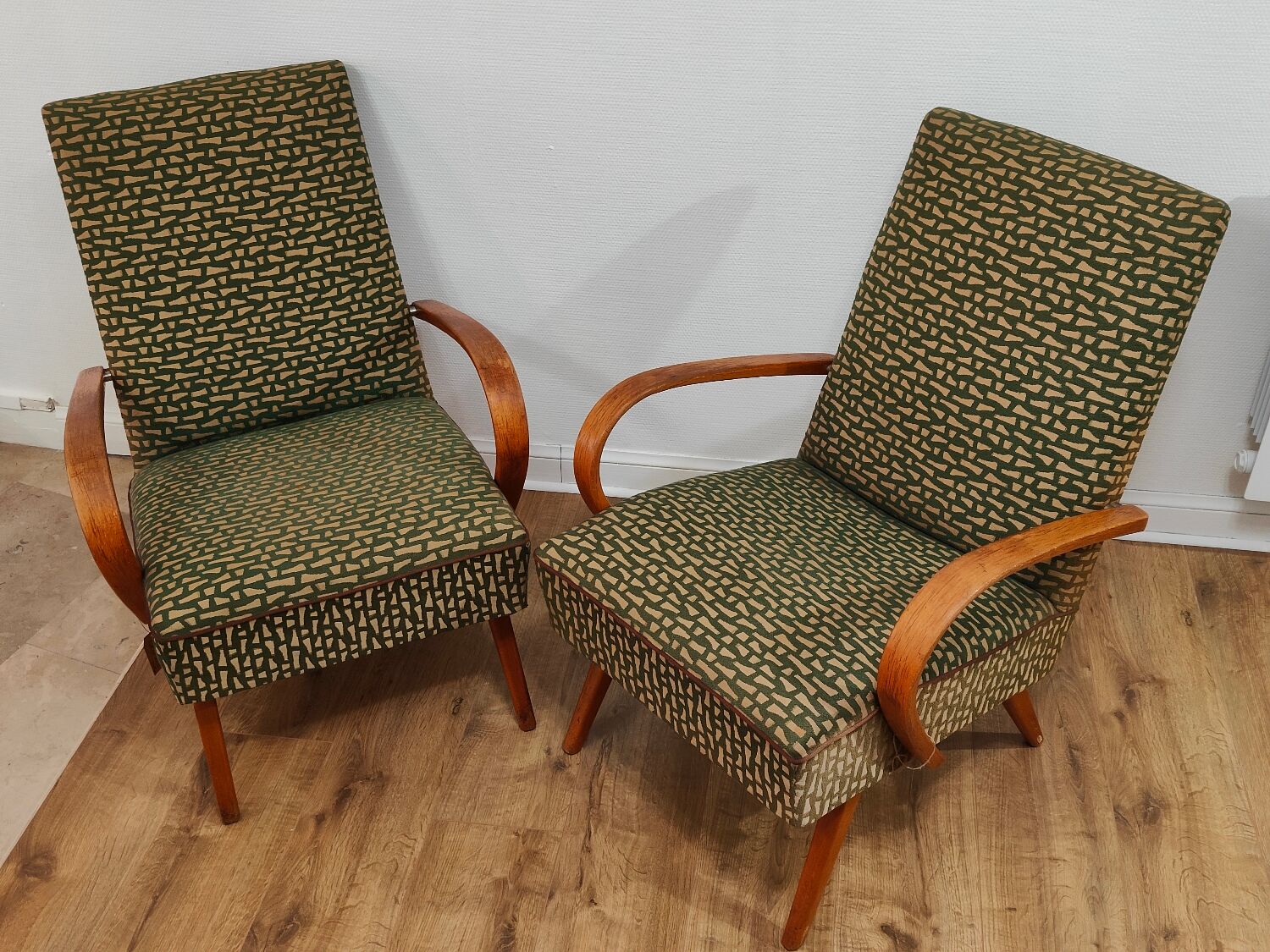 Paire de fauteuils 6952 par Jaroslav Smidek pour Ton