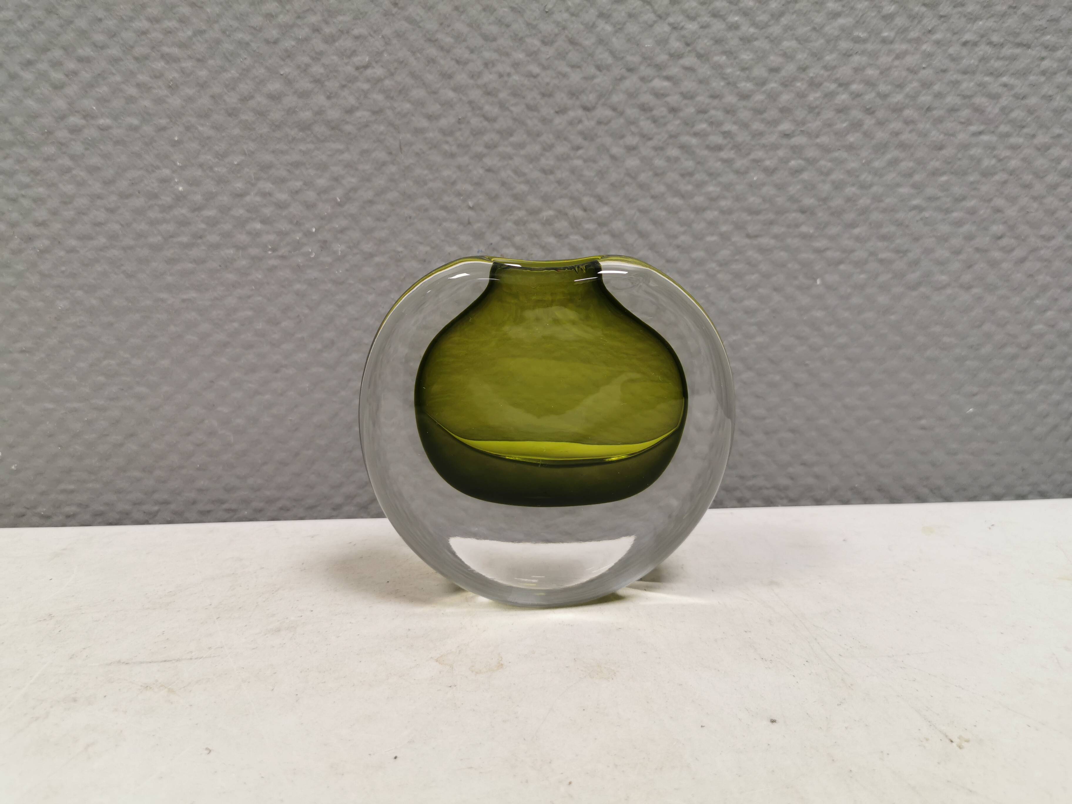 An exceptionally beautiful vase crafted using the ‘Sommerso’ technique.
