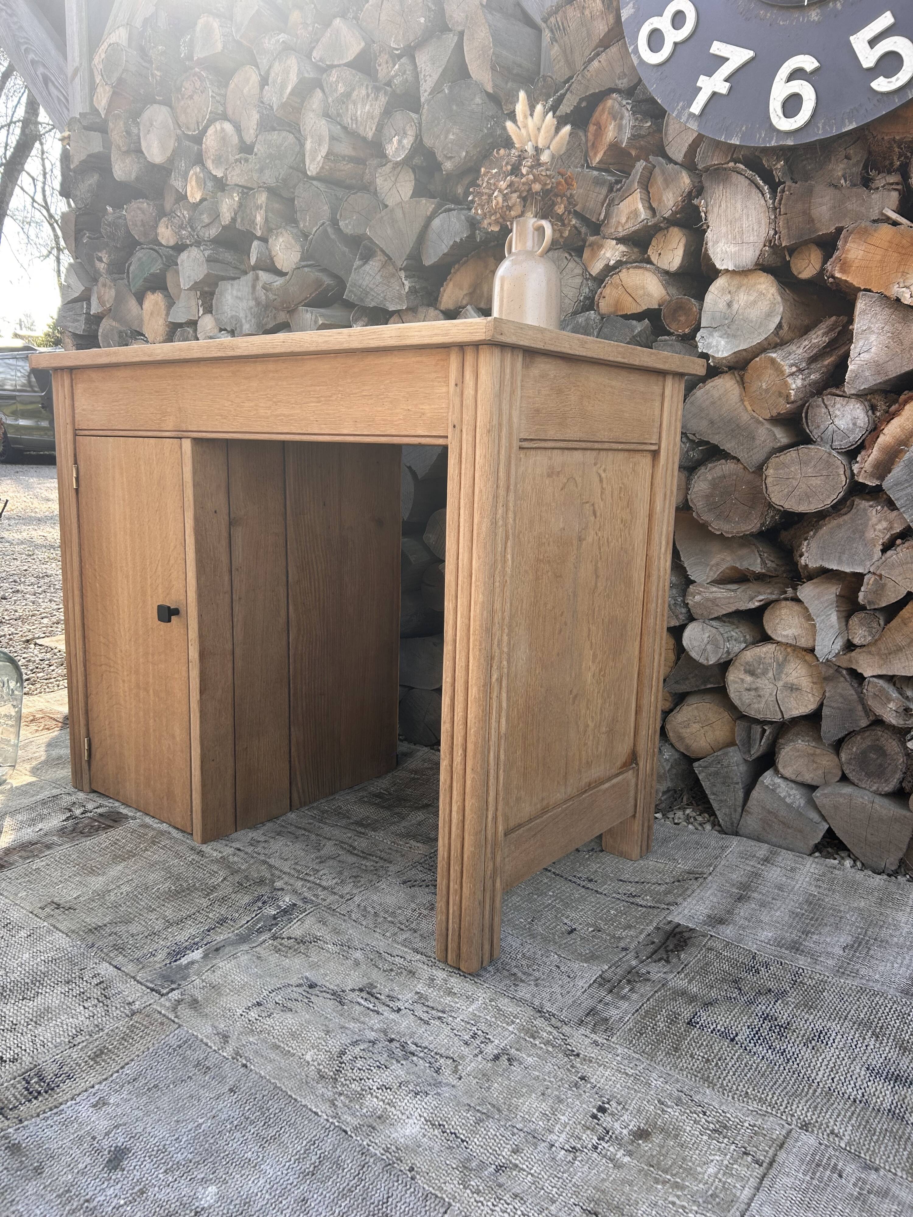 Bureau ancien en bois rénové