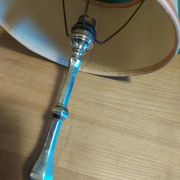 Lampe en métal argenté avec son abat jour