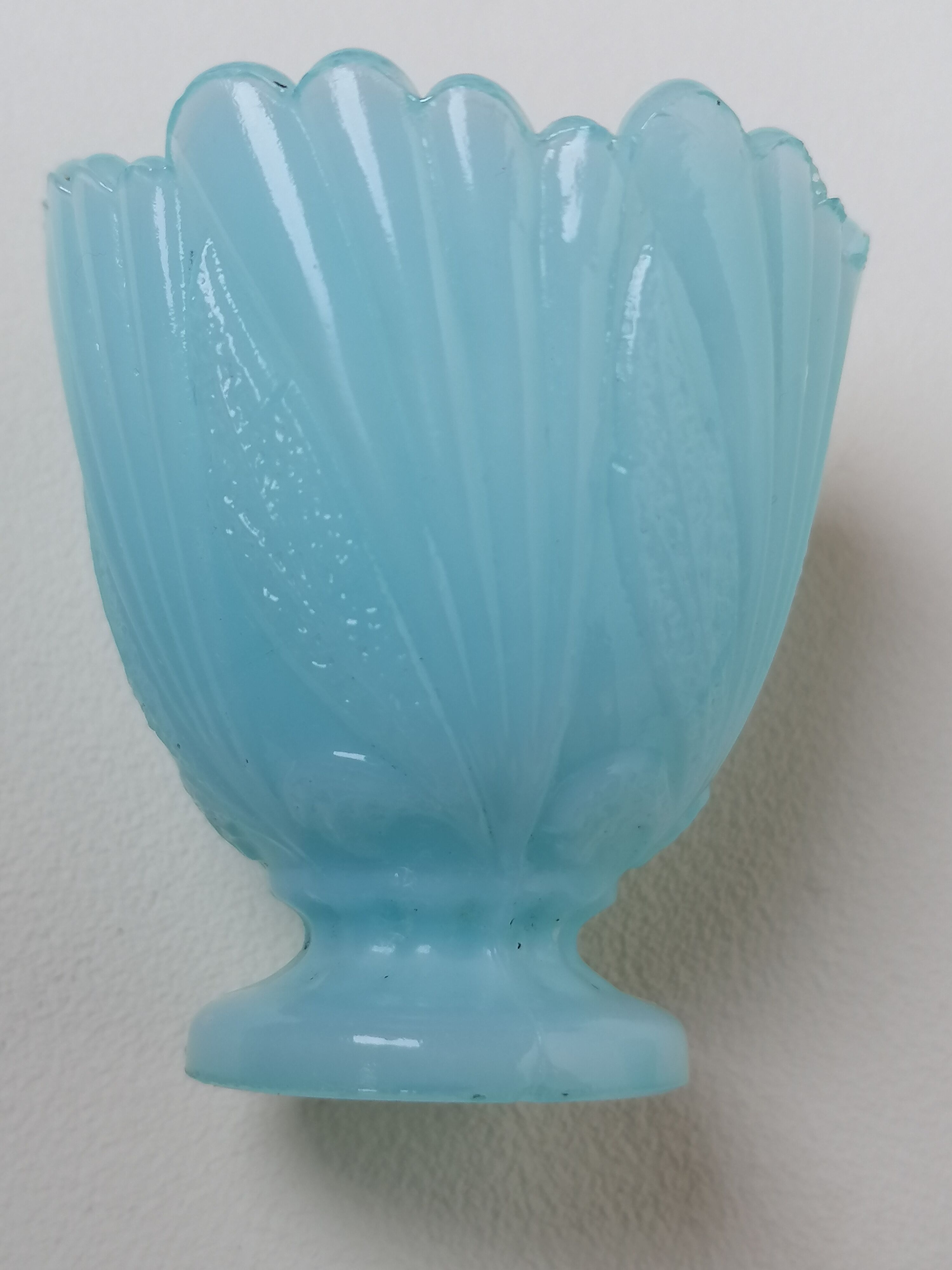 Duo de coquetiers en opaline de foire