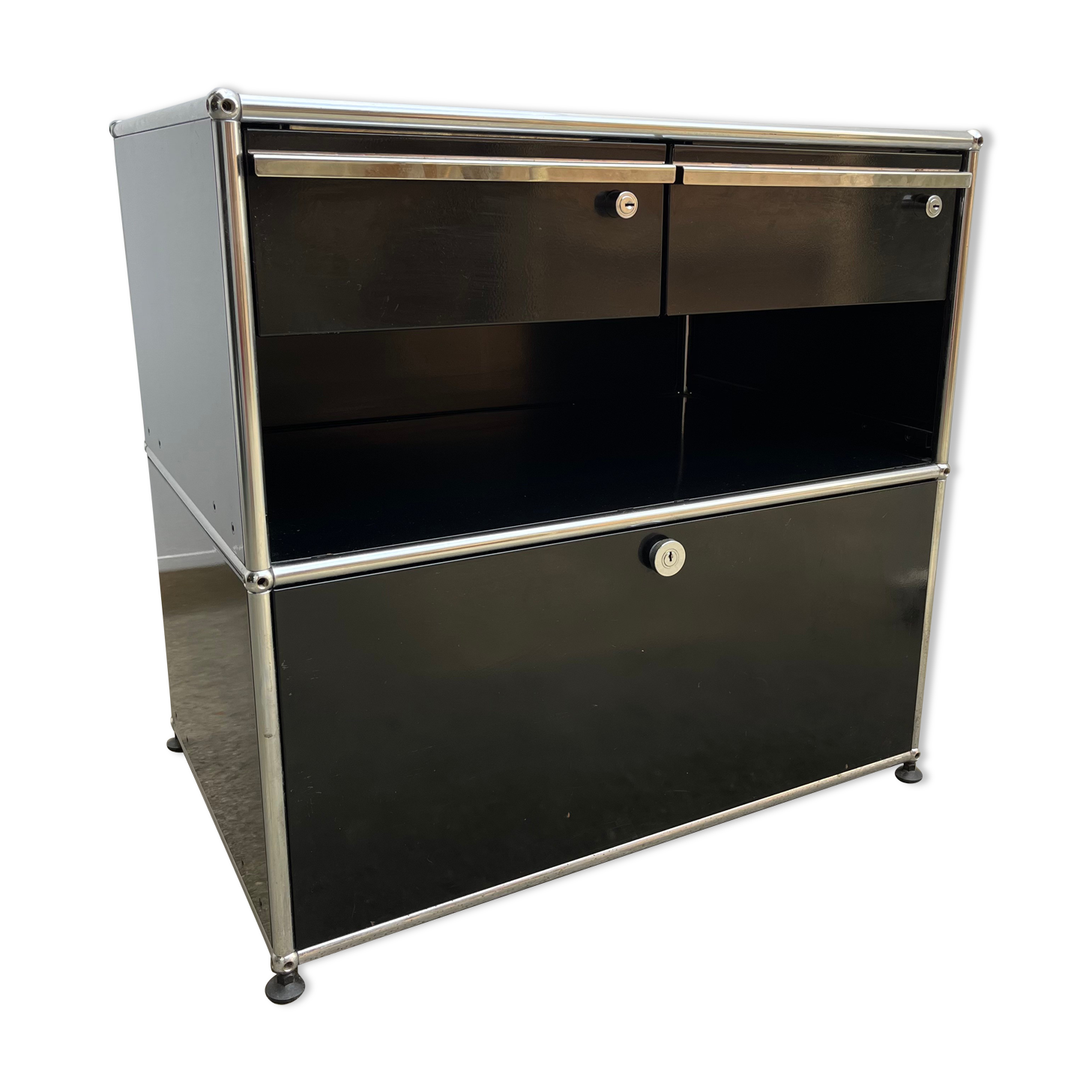 Black office furniture - double height USM