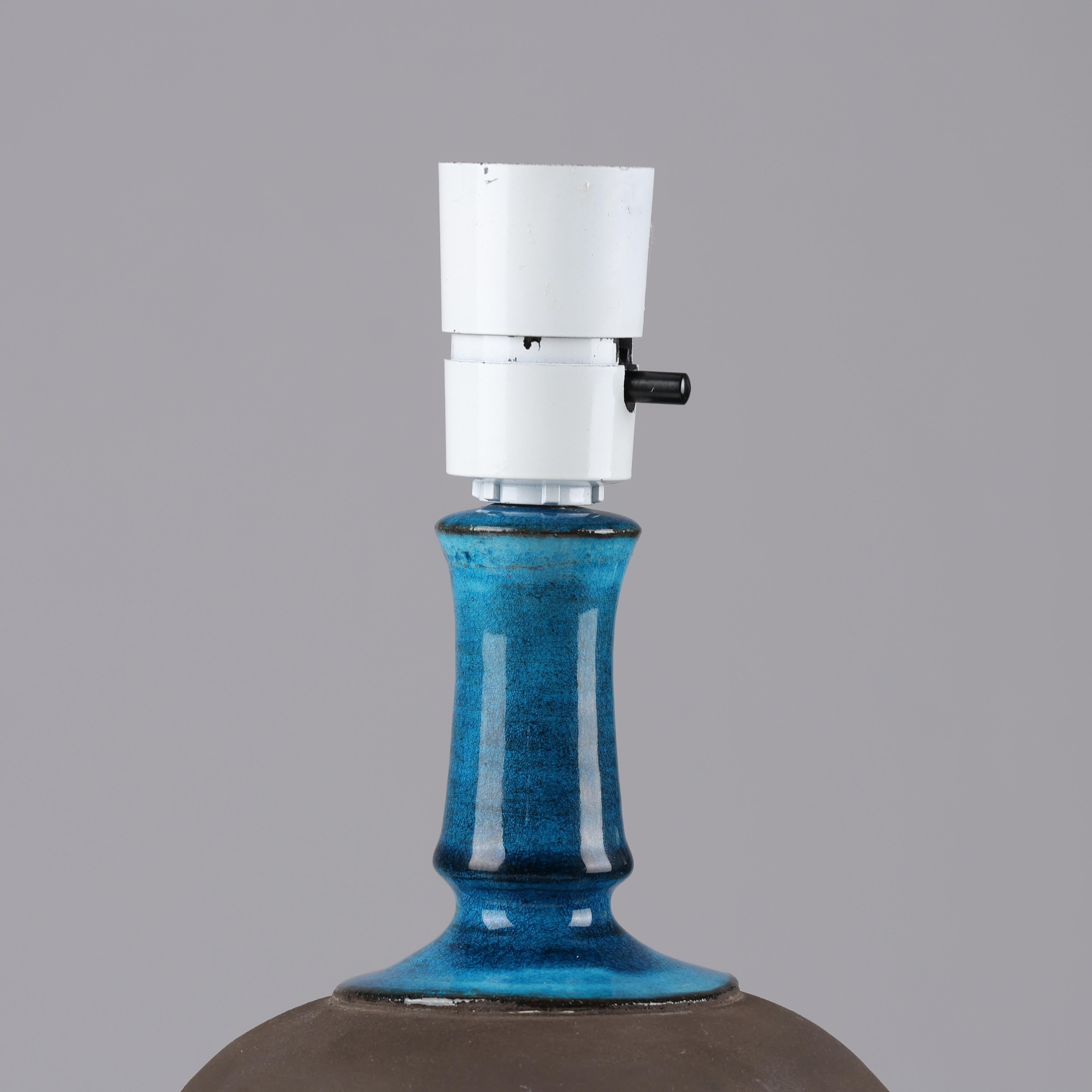Nils Kahler table lamp in ceramic by Herman A. Kähler, Denmark, 1960 signed.