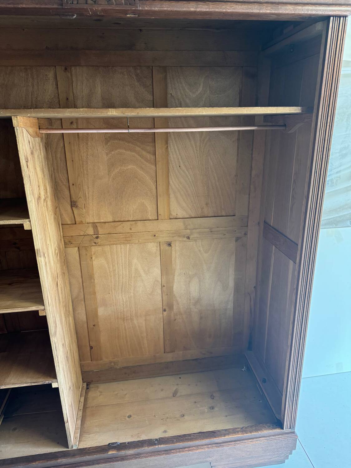 Armoire style art déco