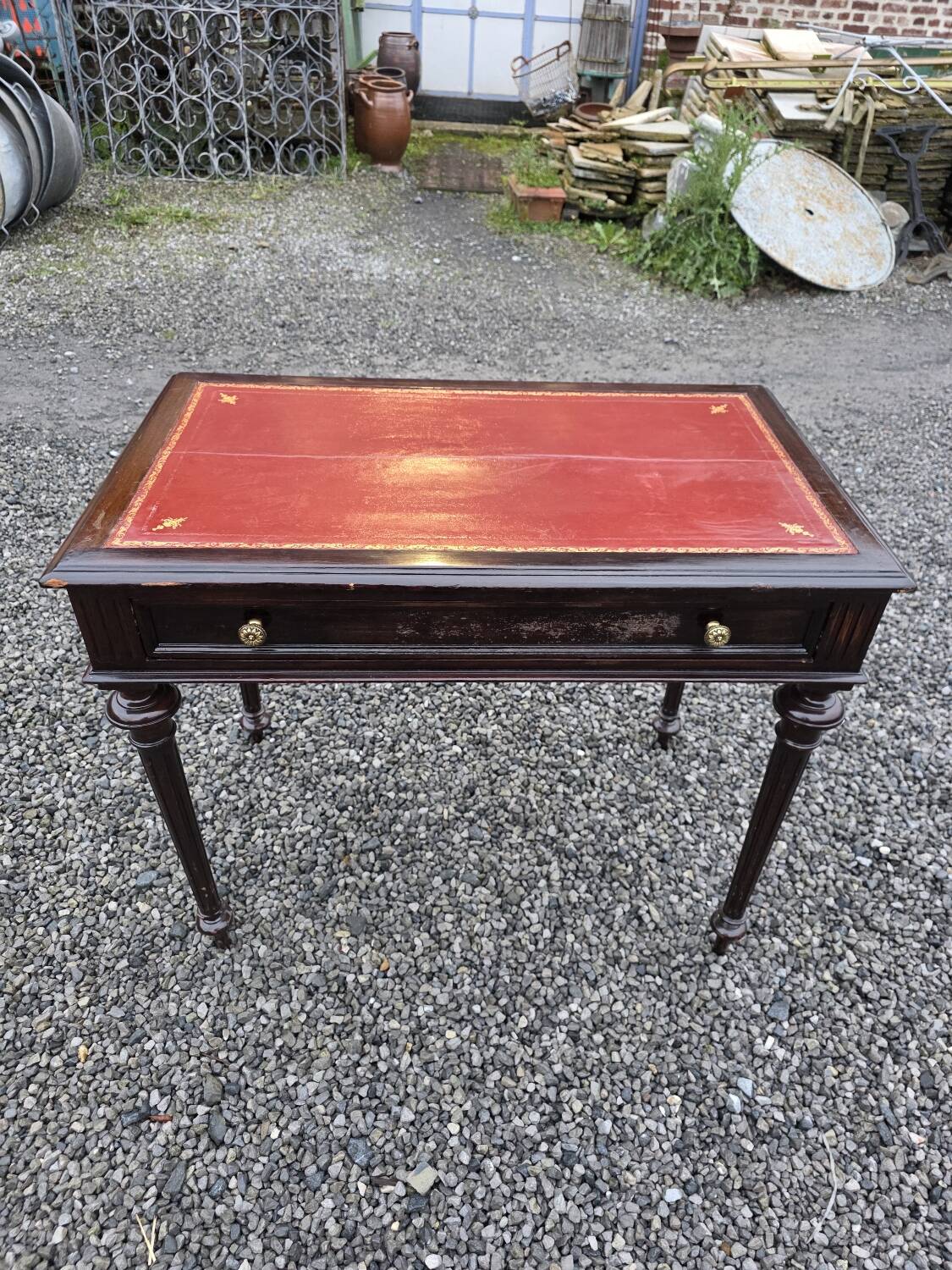 Bureau plat en acajou du XXe