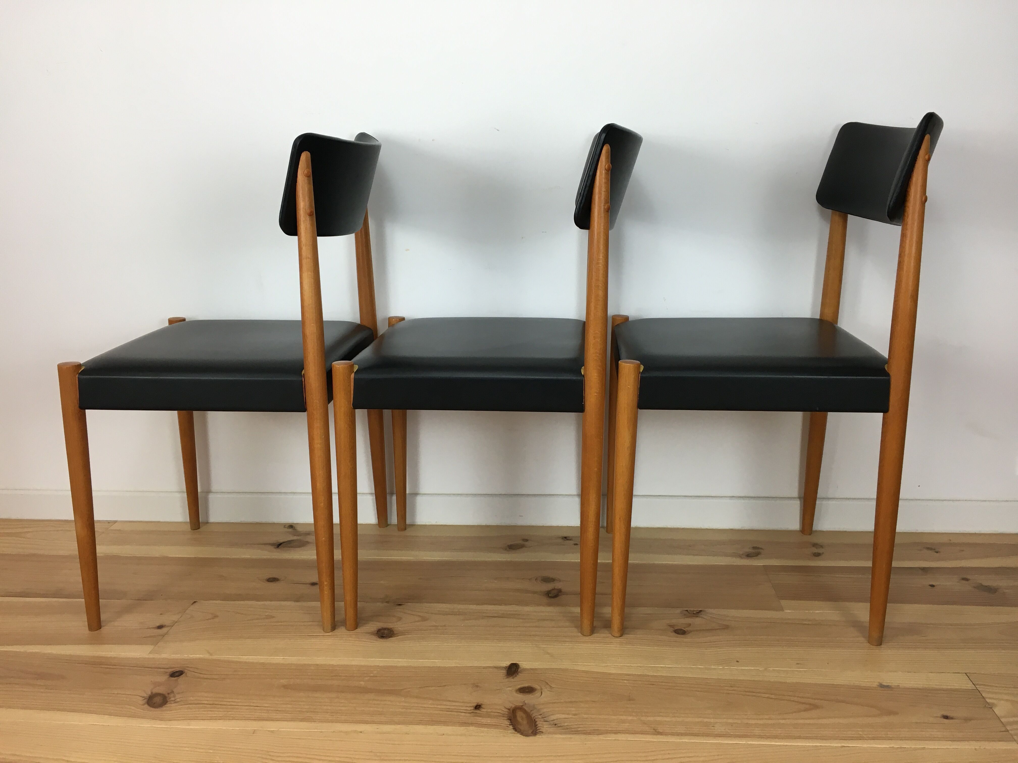 Set de 3 chaises Baumann années 60 hêtre et simili cuir