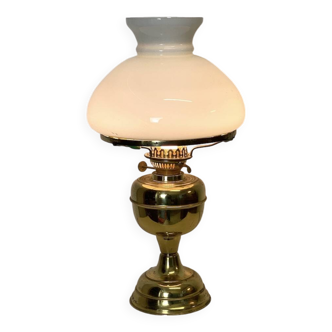 19th century lamp in brass and opaline
