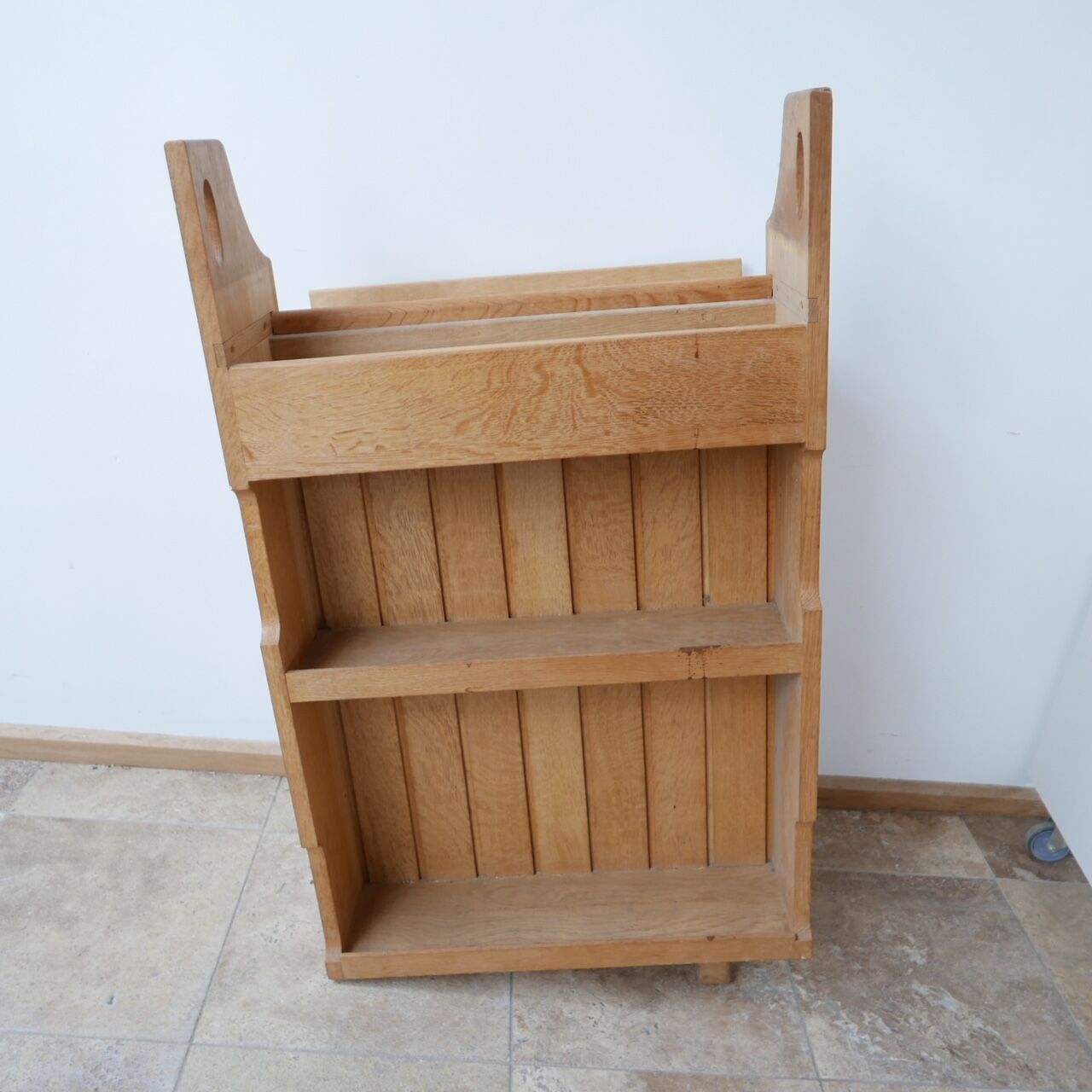 Guillerme et Chambron shelf