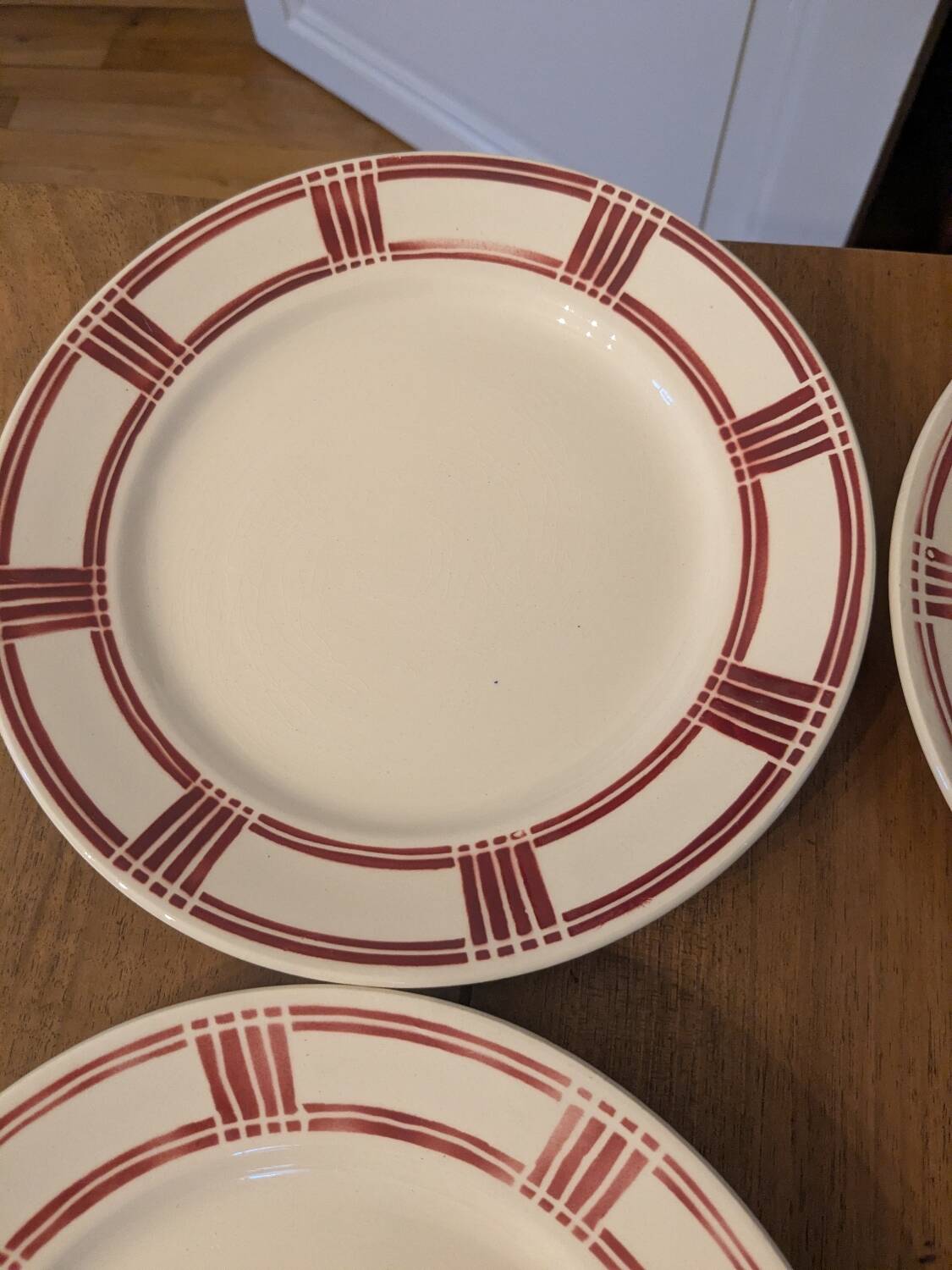 Huit assiettes plates Badonviller