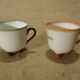 Set de 2 anciennes tasses tripode en porcelaine Amitié Souvenir XIX ème