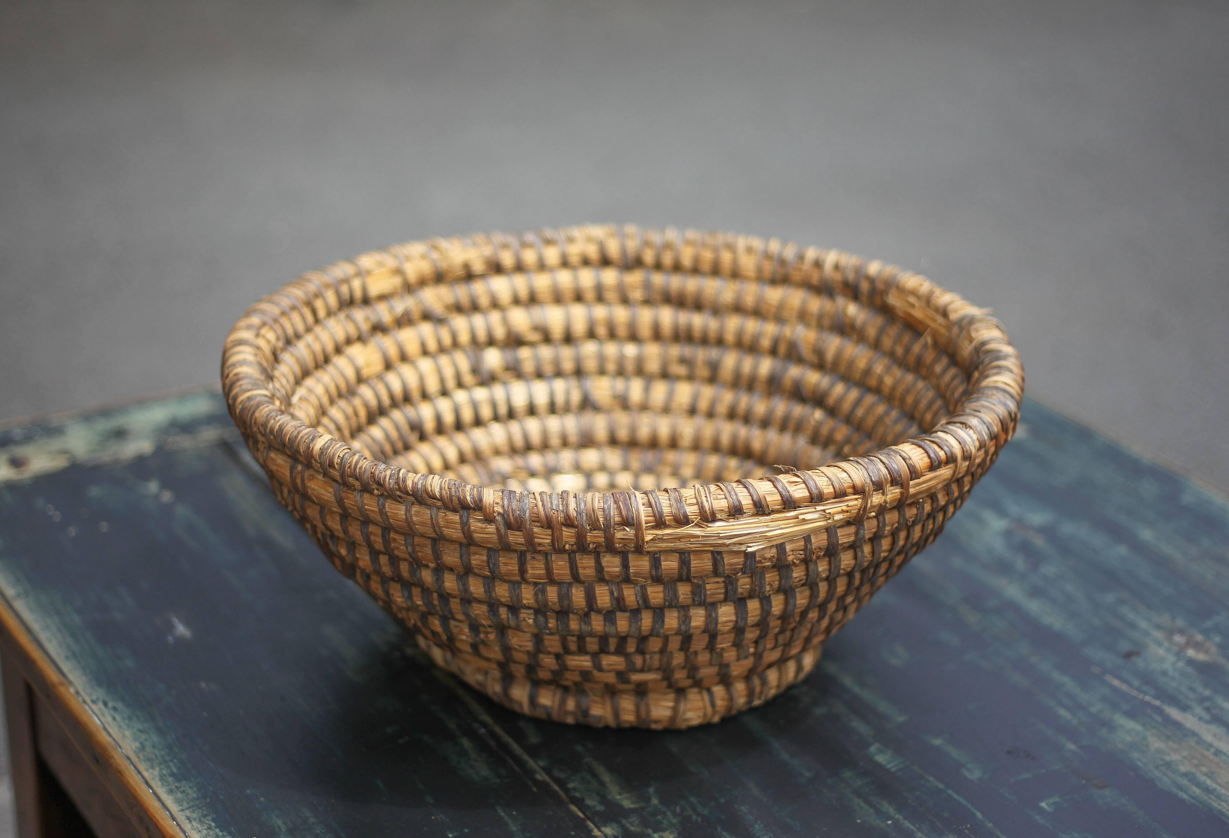 Vintage woven basket, woven basket, bread basket, banneton