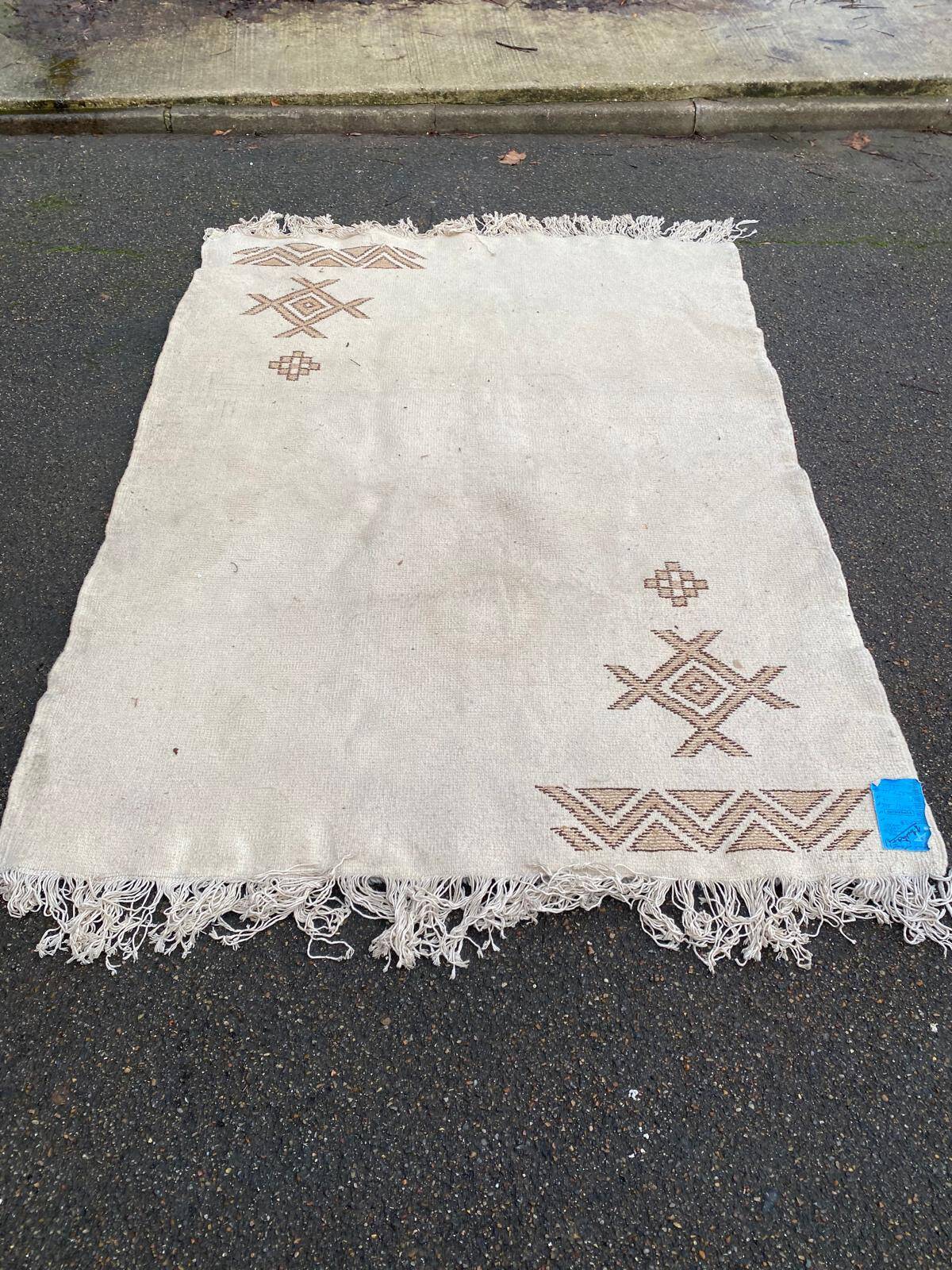 Handmade knotted Berber Moroccan wool rug 170x225cm