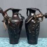 Pair of Art Nouveau vases in solid bronze.